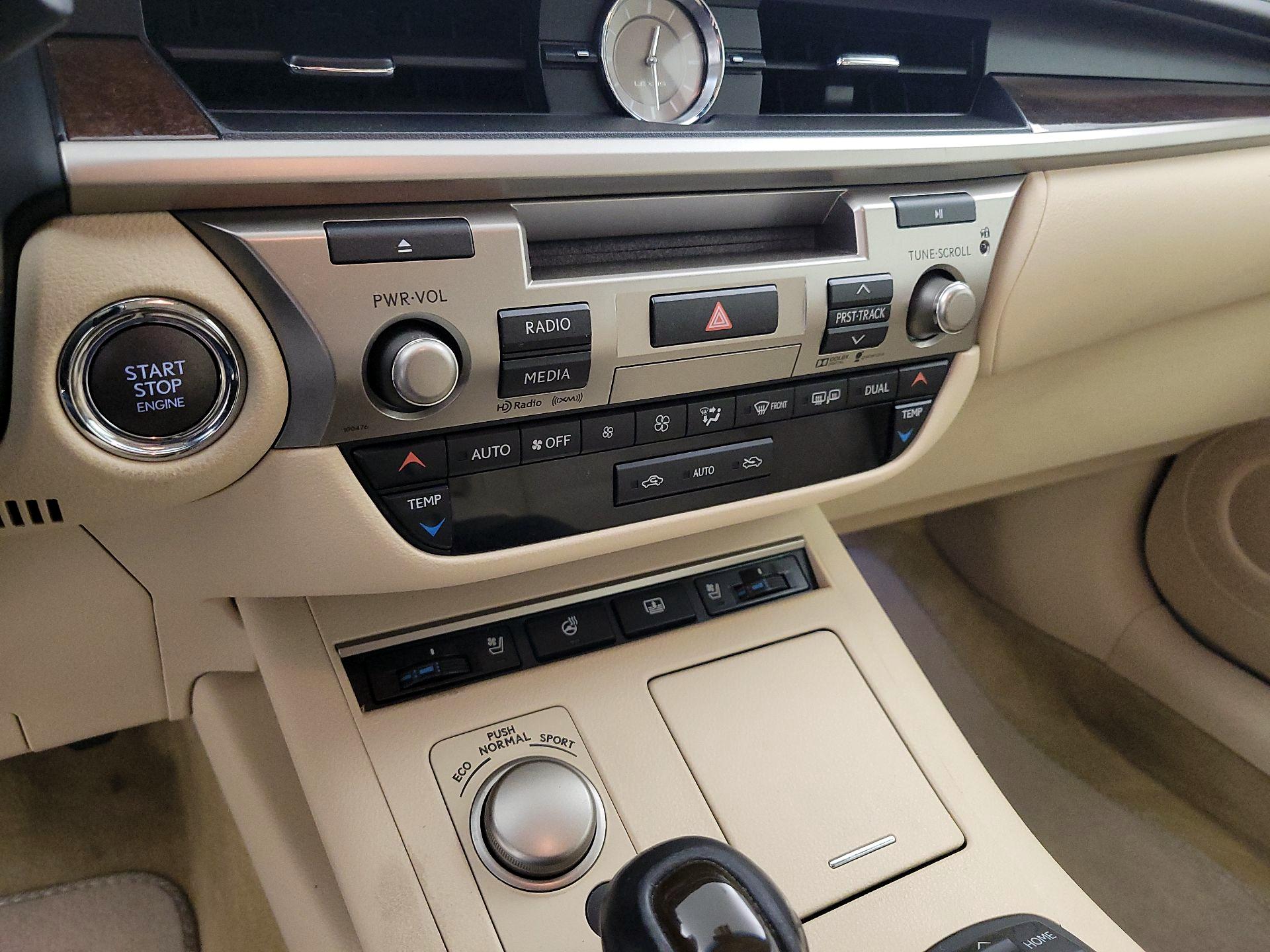 Thumbnail: 2015 Lexus ES - 17