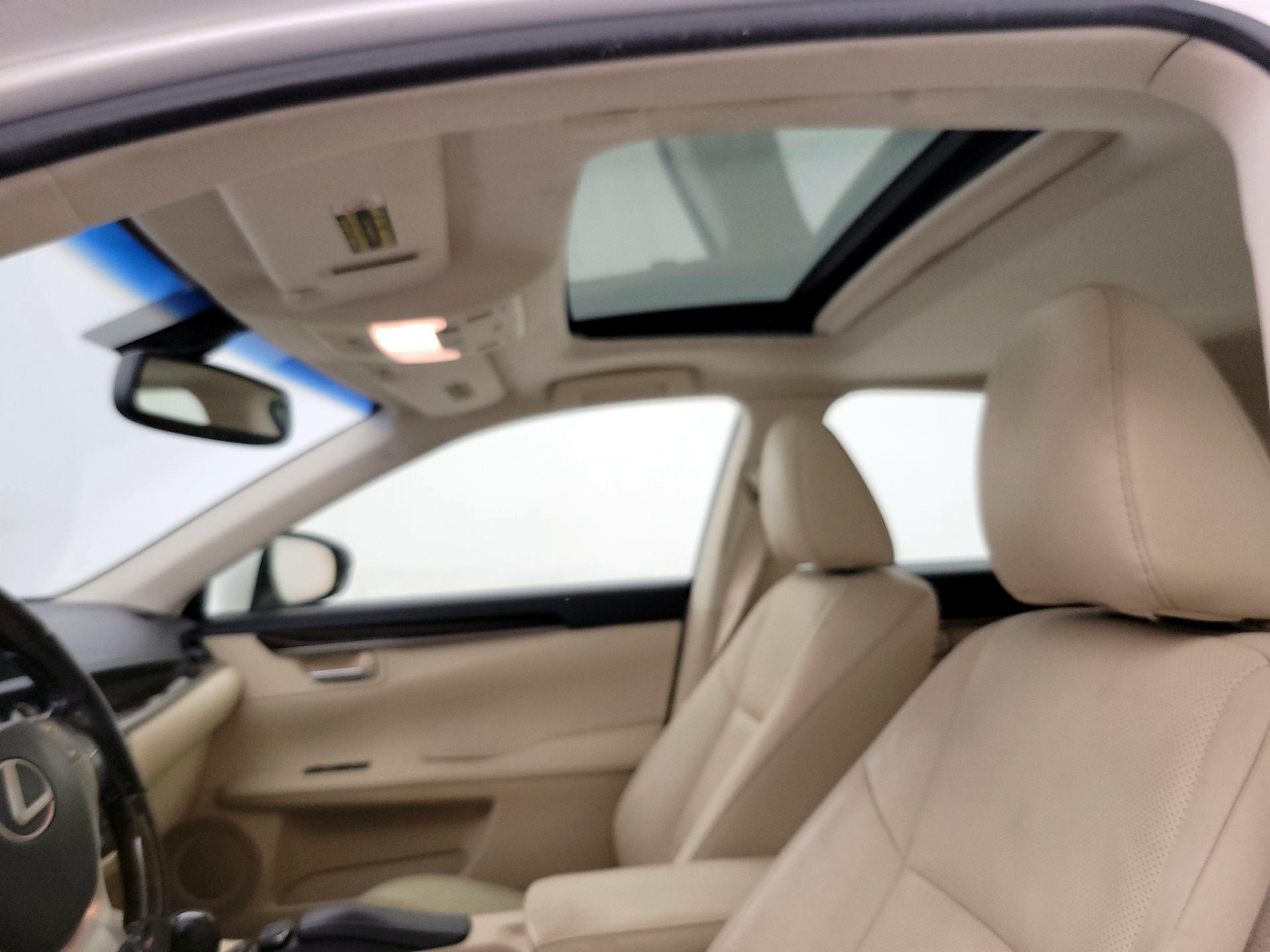 Thumbnail: 2015 Lexus ES - 20