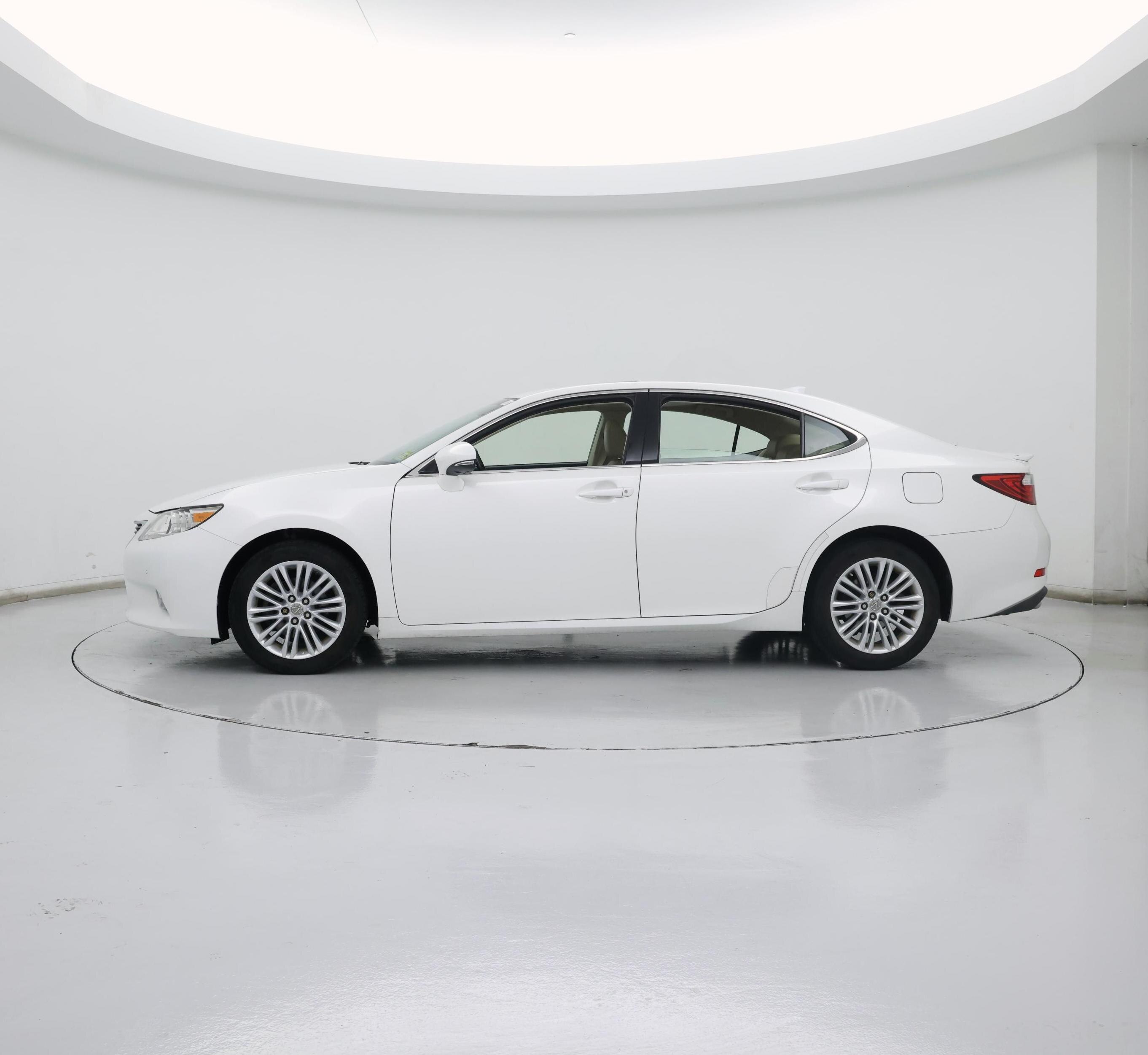 Thumbnail: 2015 Lexus ES - 3
