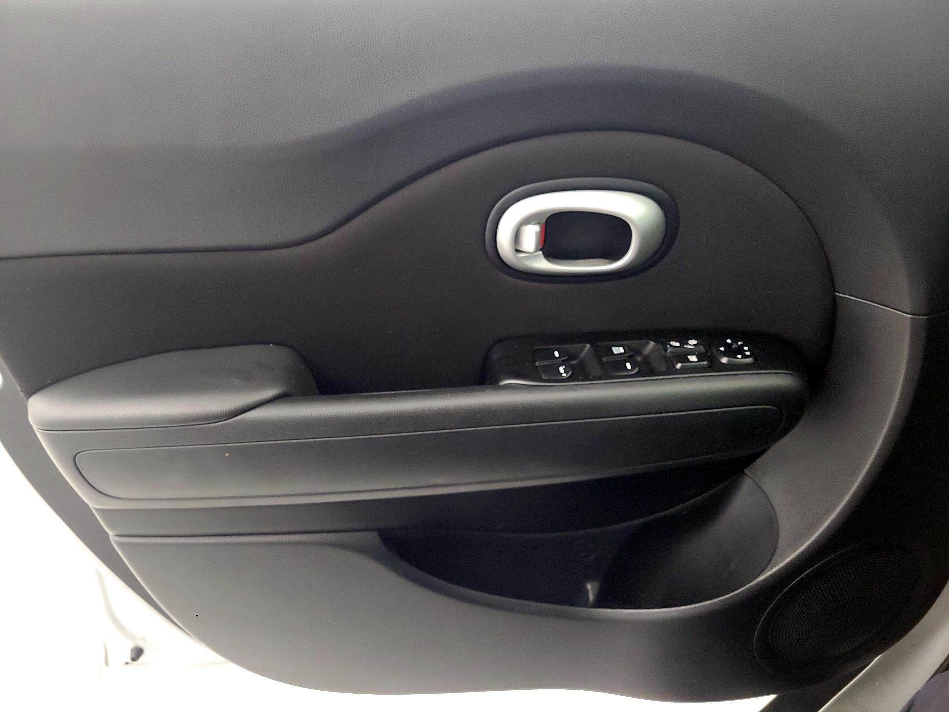 Thumbnail: 2016 Kia Soul - 12