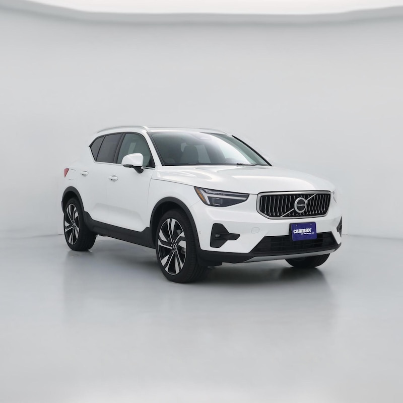 2025 Volvo XC40 B5 Plus Bright Theme