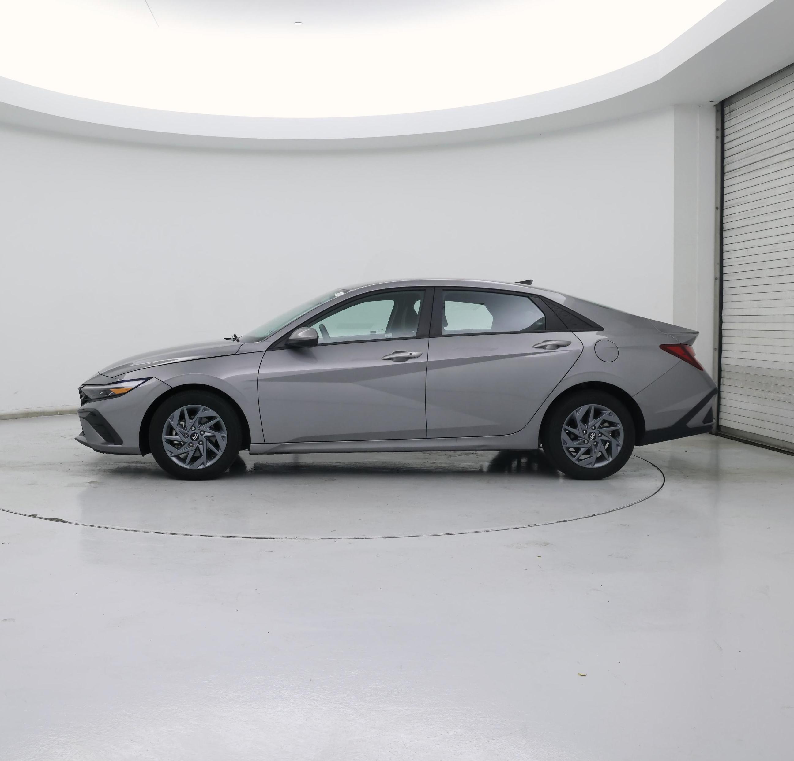 Thumbnail: 2024 Hyundai Elantra - 3