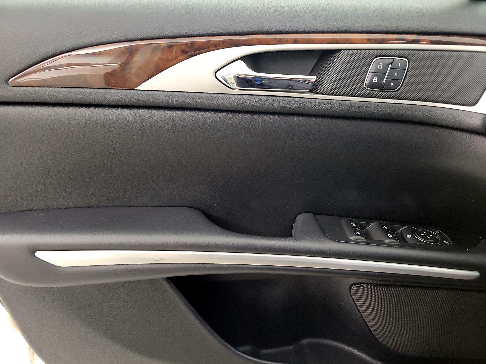 Thumbnail: 2016 Lincoln MKZ - 12
