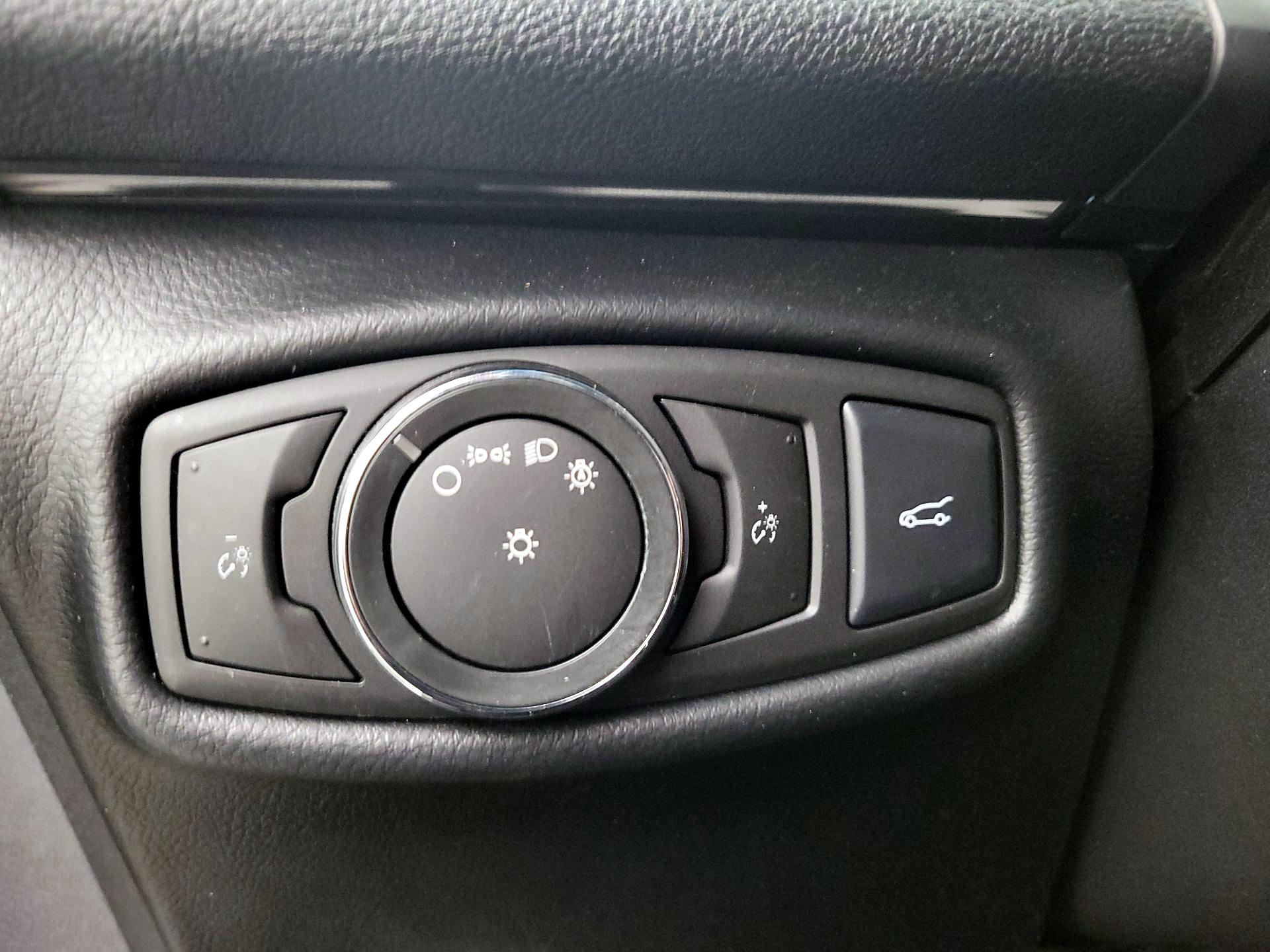 Thumbnail: 2016 Lincoln MKZ - 13