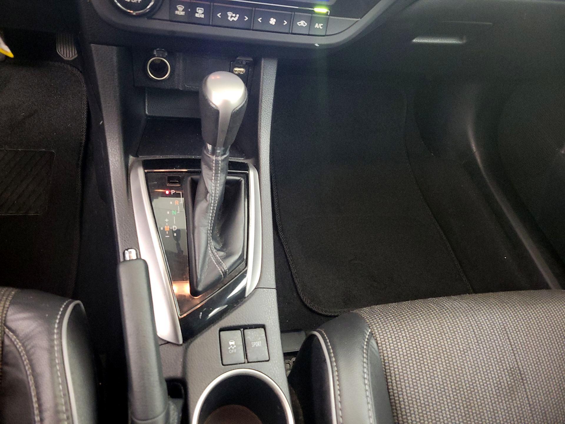 Thumbnail: 2015 Toyota Corolla - 17