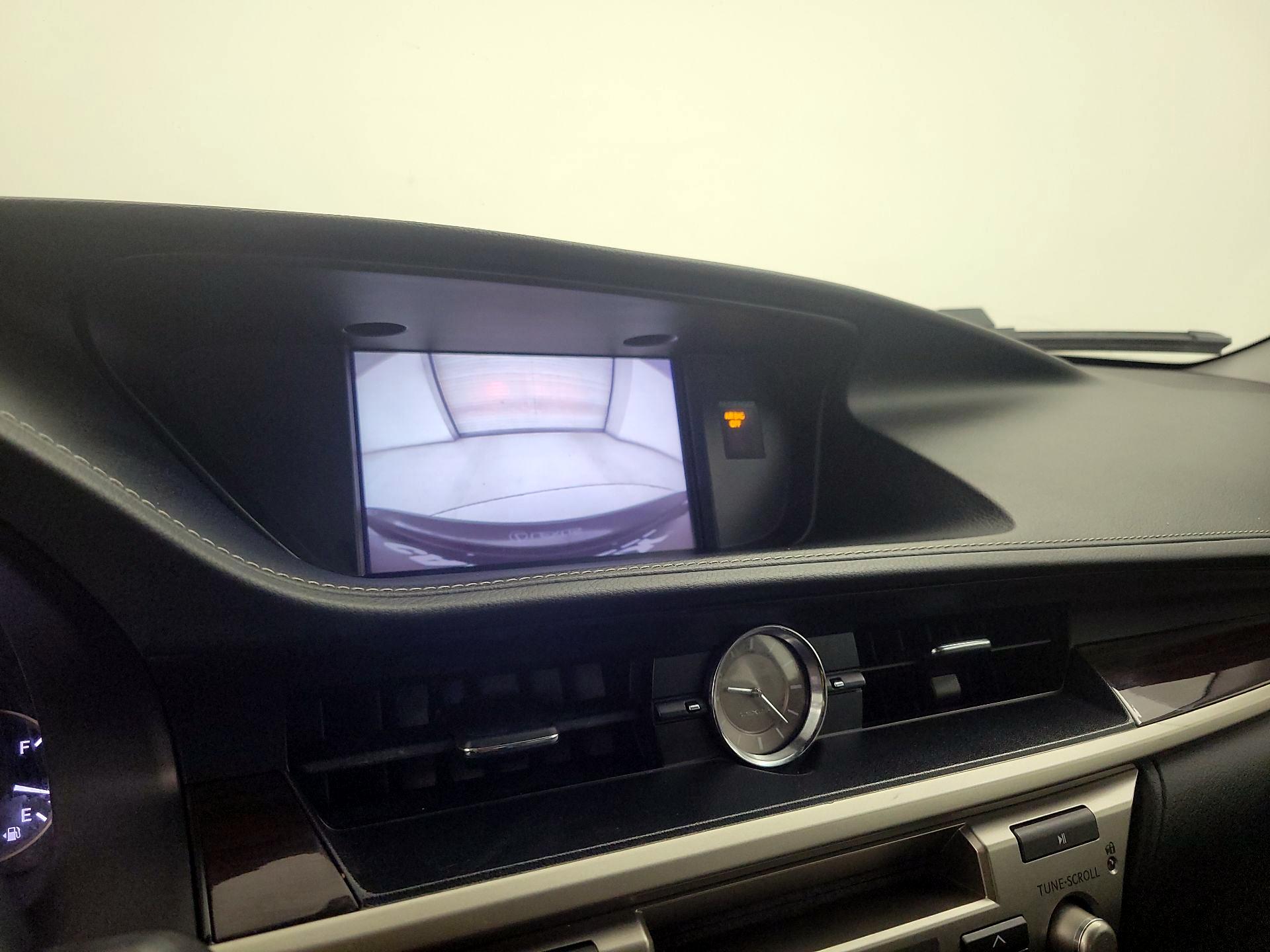 Thumbnail: 2018 Lexus ES - 14
