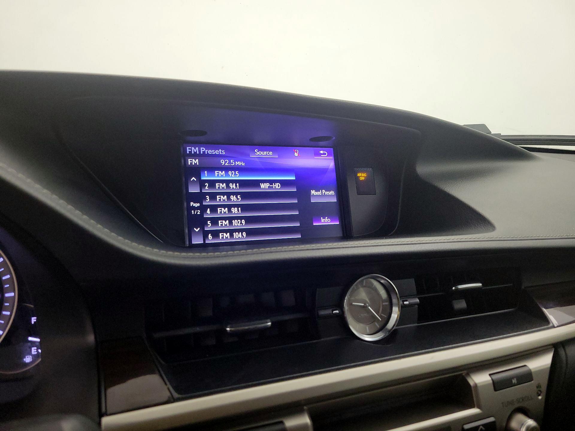 Thumbnail: 2018 Lexus ES - 15