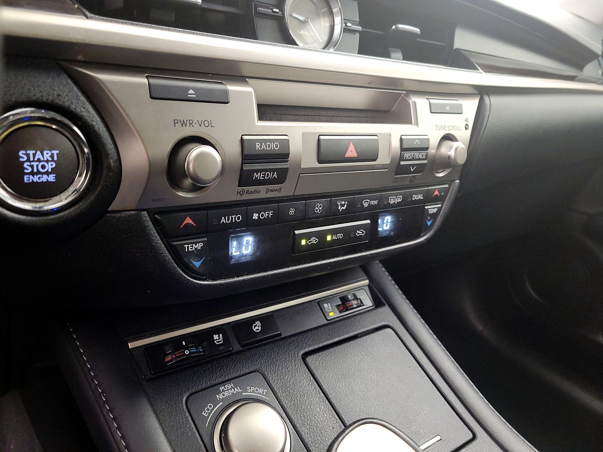 Thumbnail: 2018 Lexus ES - 16