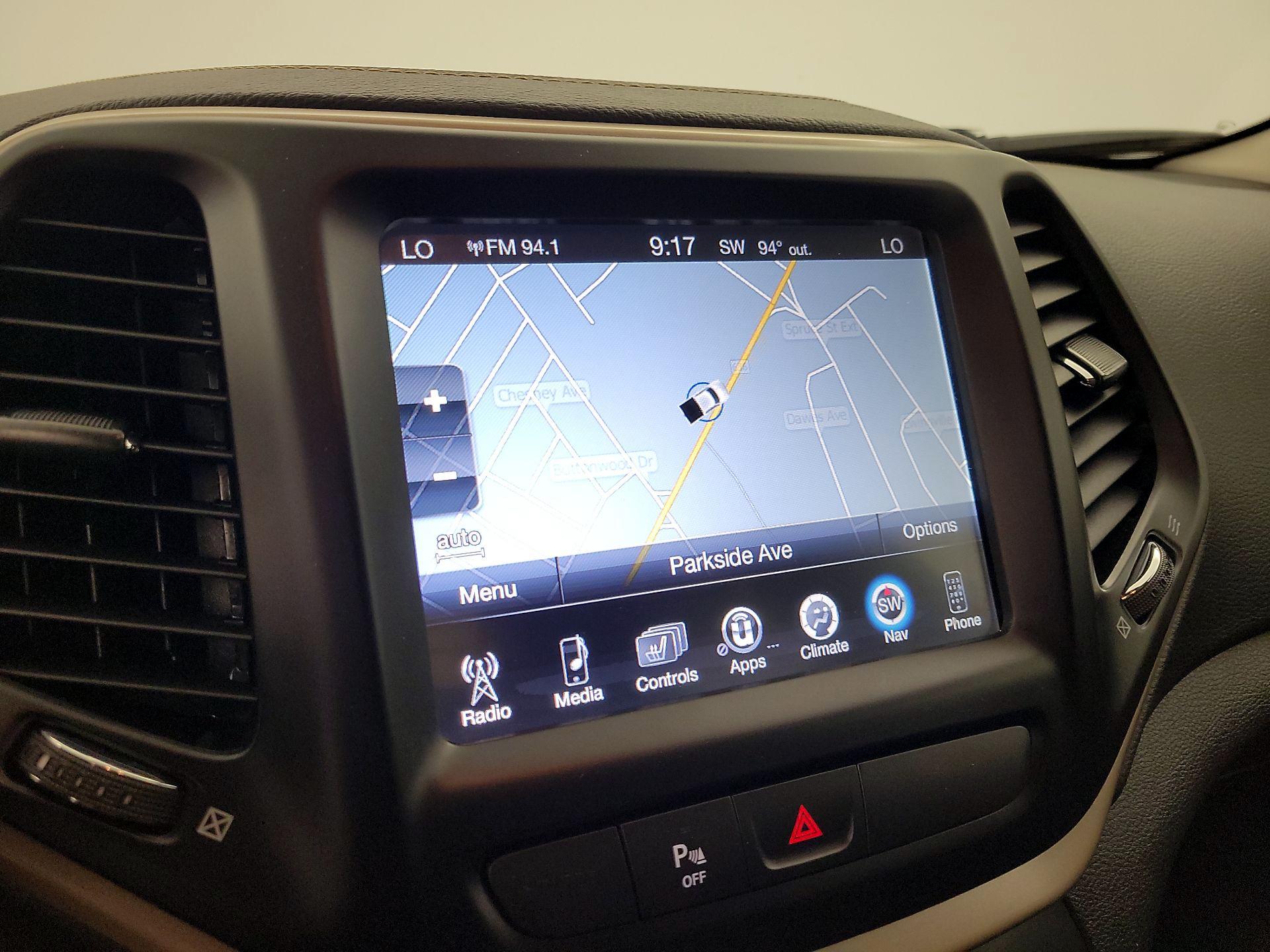 Thumbnail: 2018 Jeep Cherokee - 14