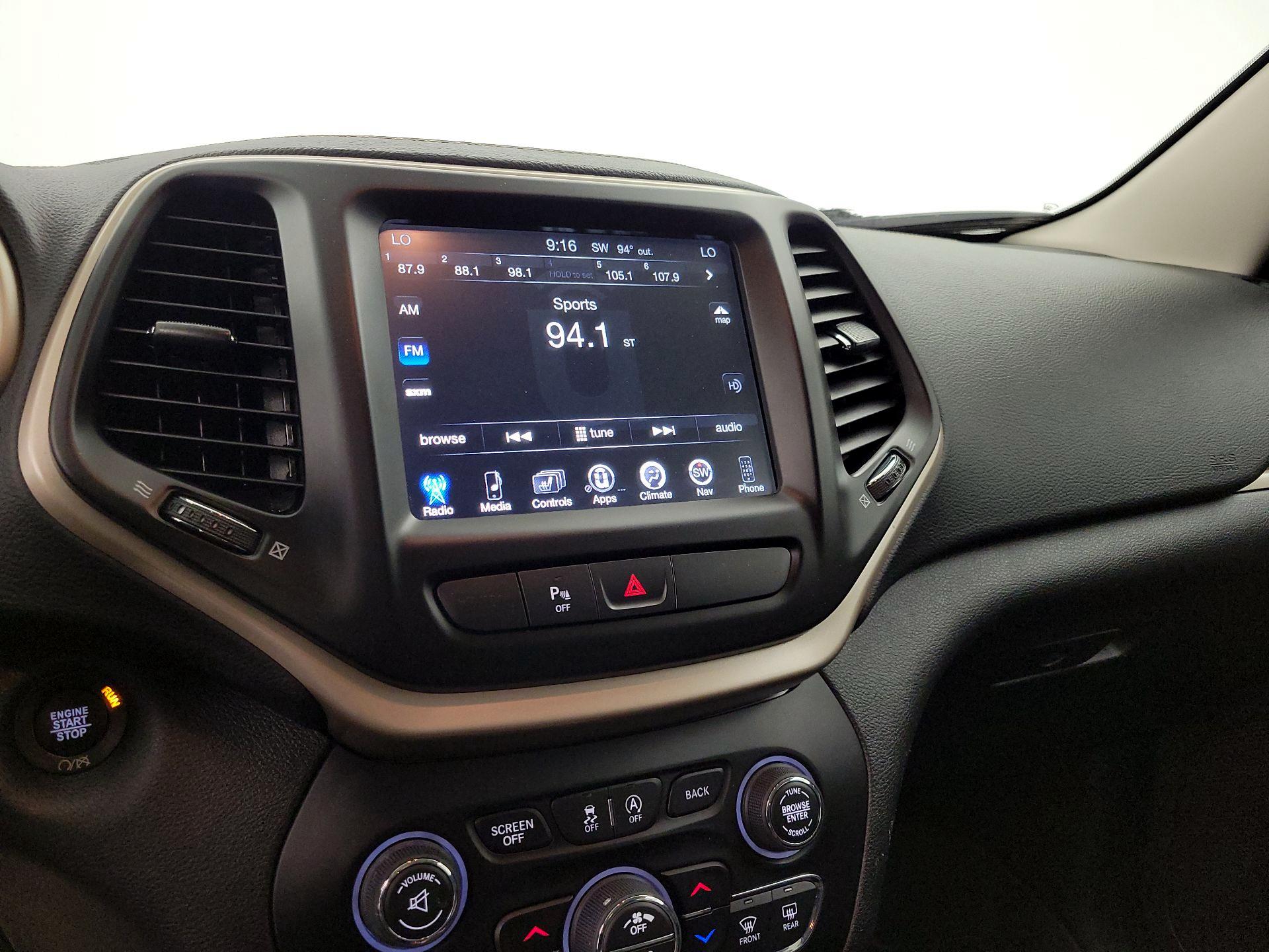 Thumbnail: 2018 Jeep Cherokee - 16