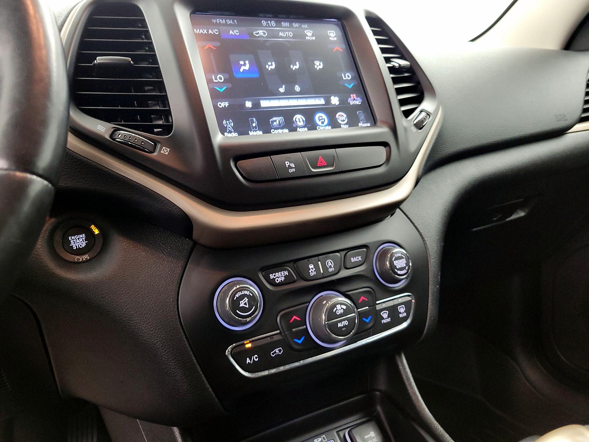 Thumbnail: 2018 Jeep Cherokee - 17
