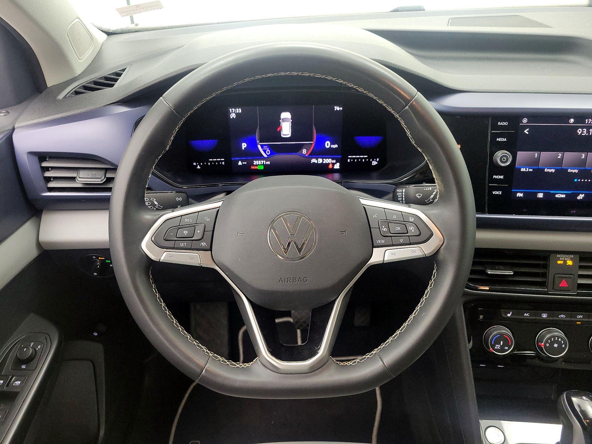 Thumbnail: 2023 Volkswagen Taos - 10