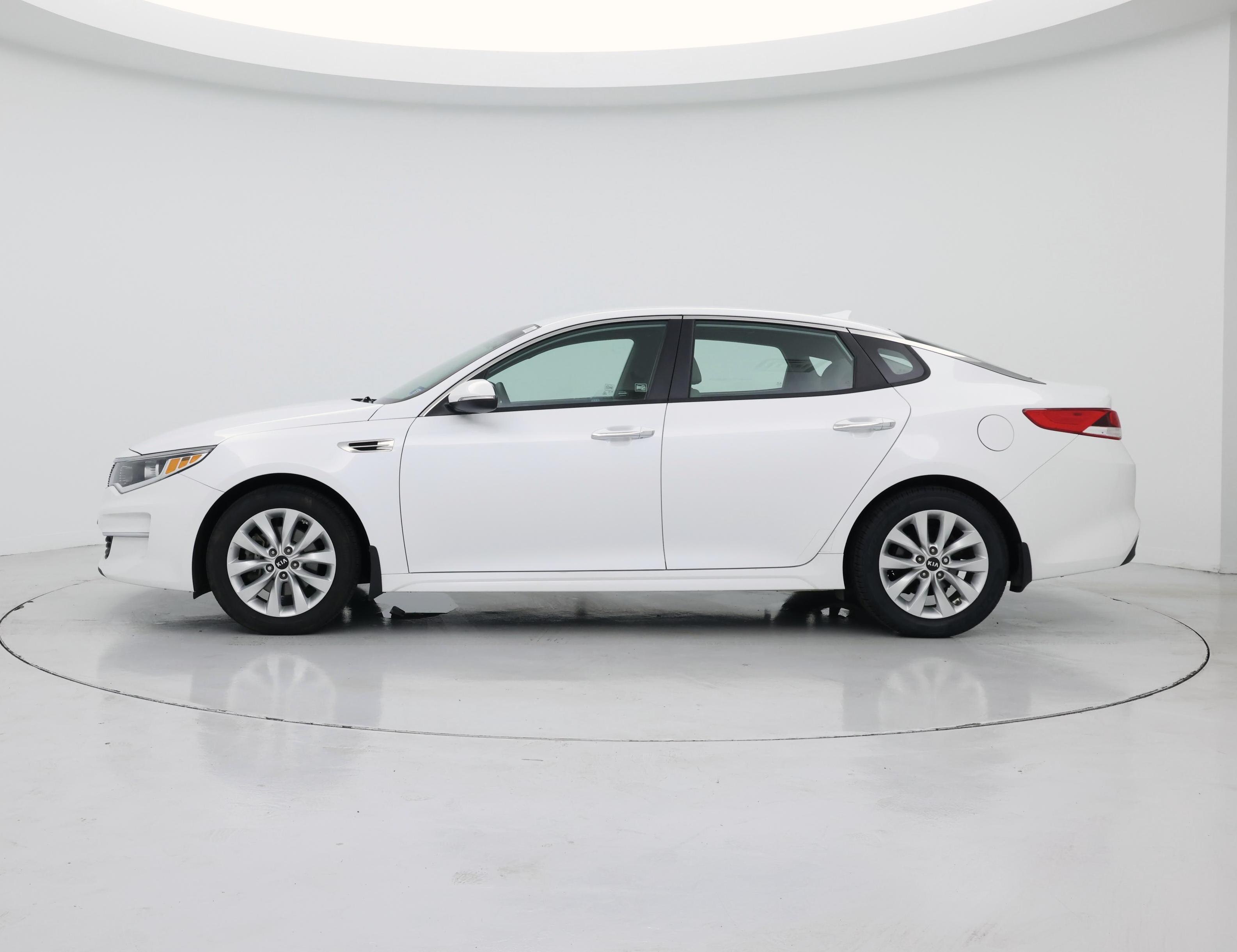 Thumbnail: 2018 Kia Optima - 3