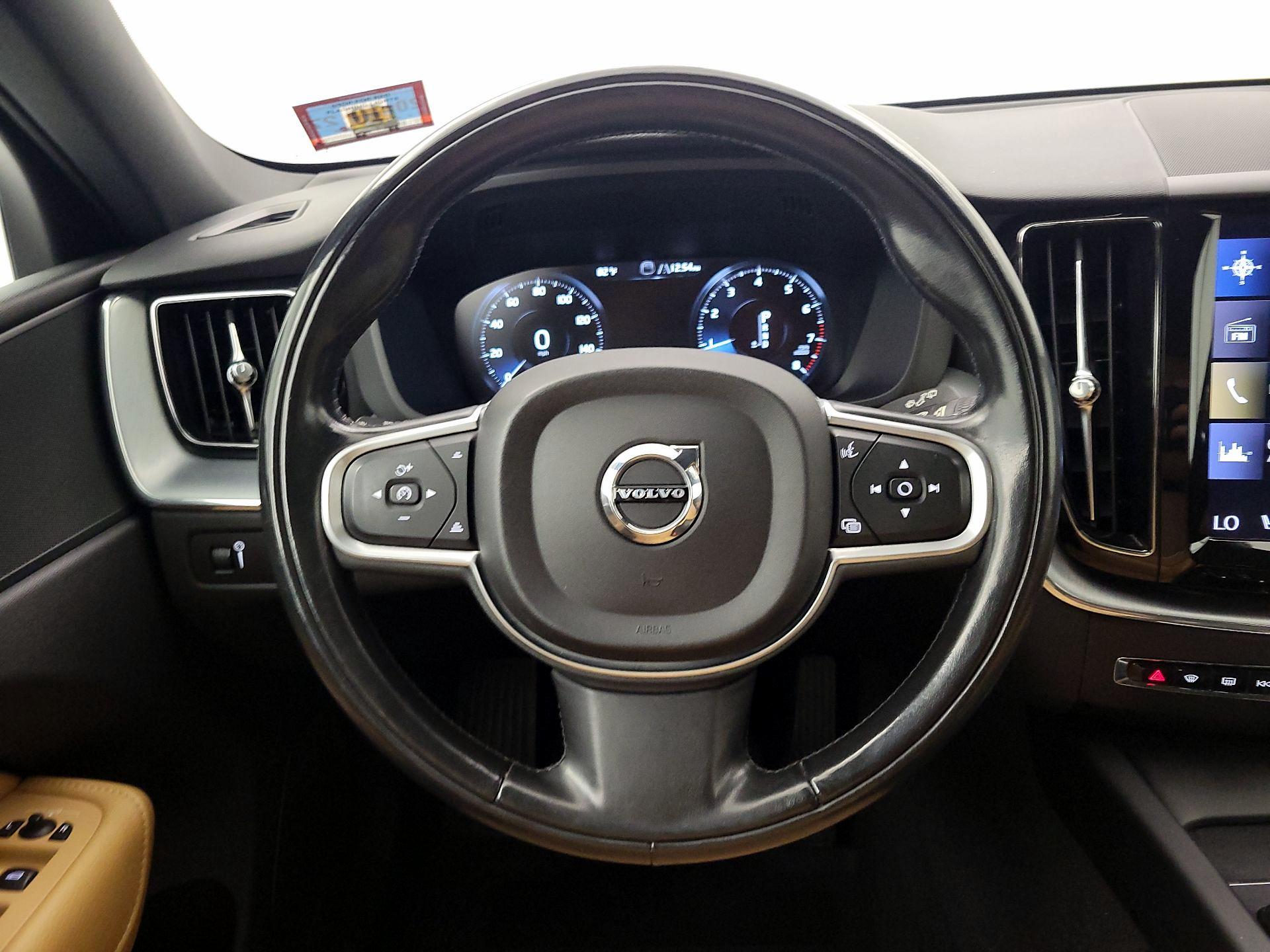 Thumbnail: 2018 Volvo XC60 - 10