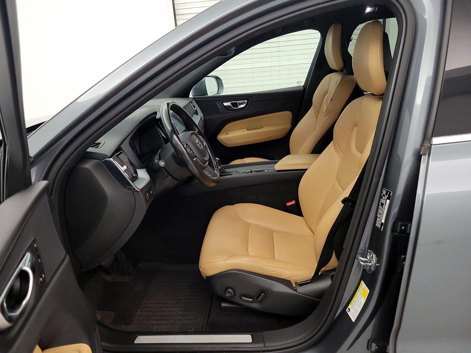 Thumbnail: 2018 Volvo XC60 - 11