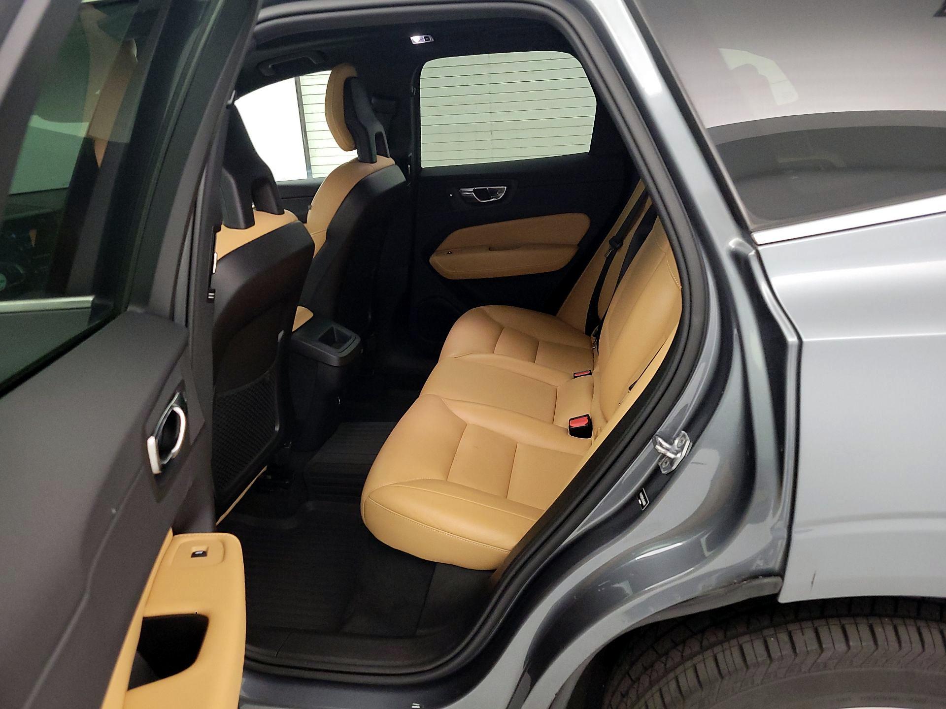 Thumbnail: 2018 Volvo XC60 - 19