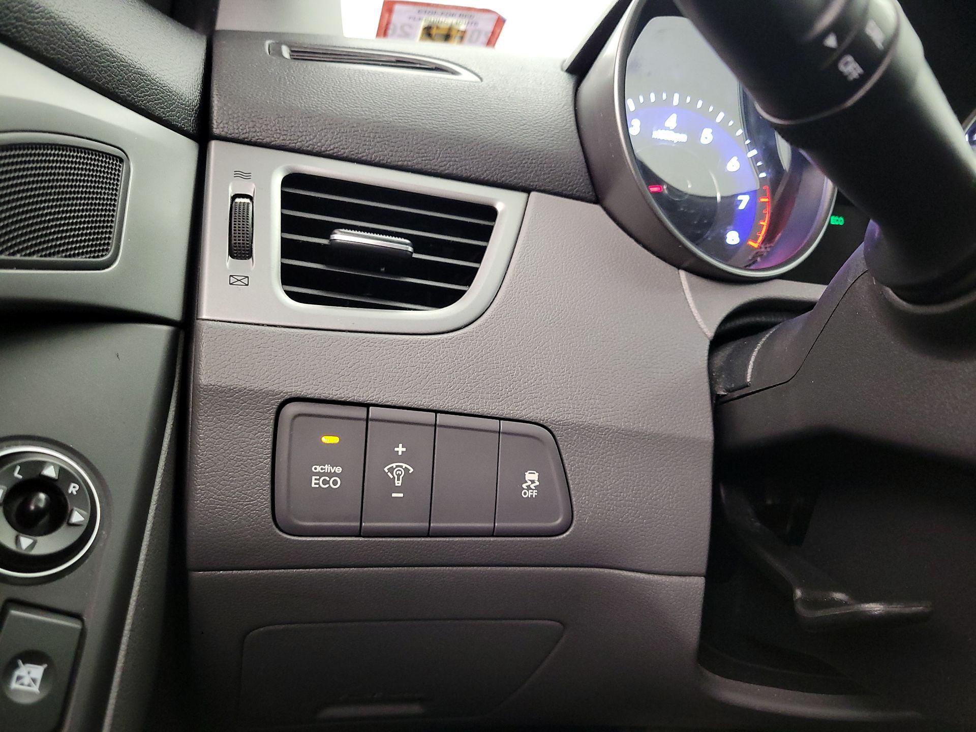 Thumbnail: 2014 Hyundai Elantra - 13