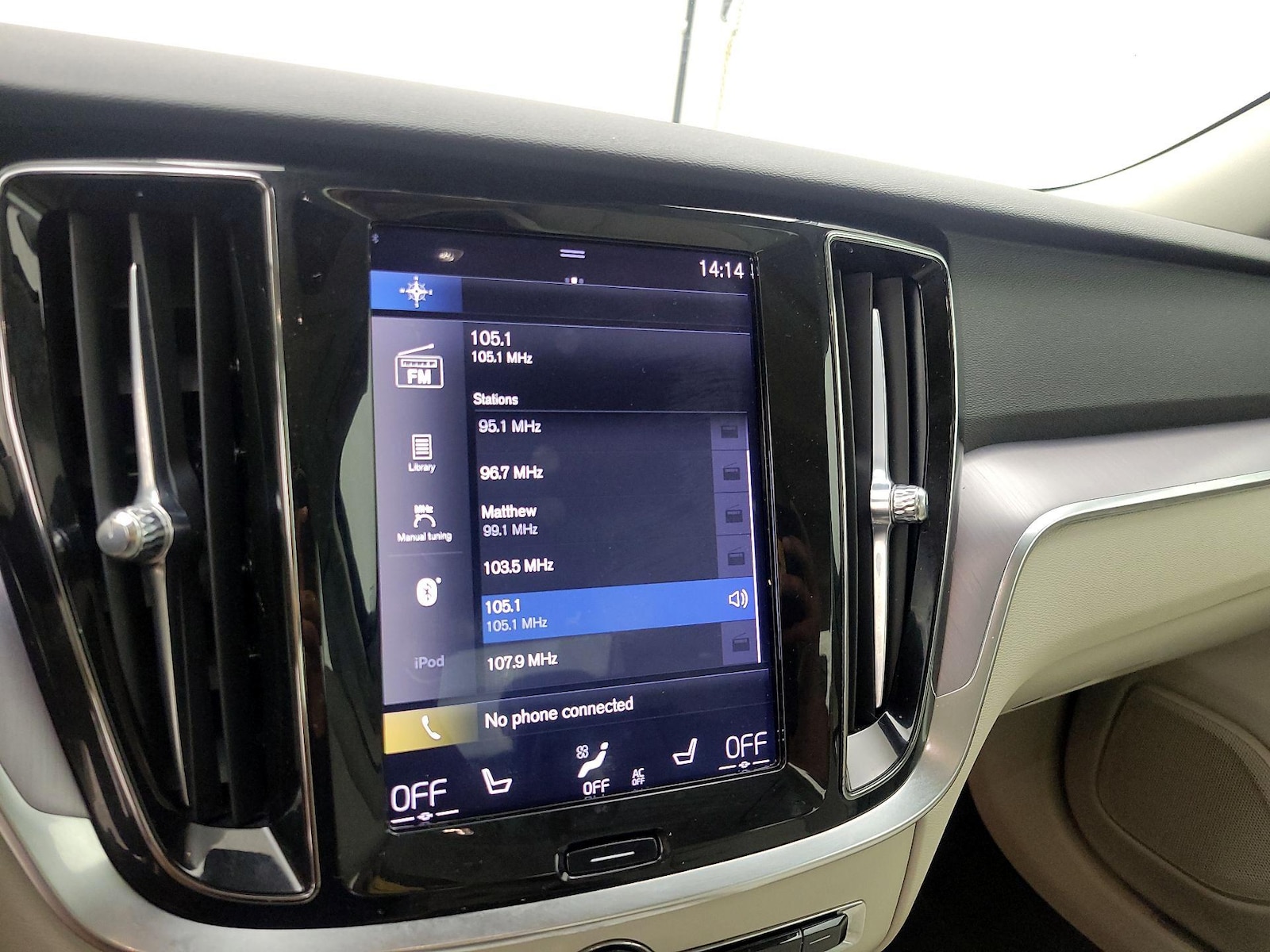 2020 Volvo S60 Momentum - Photo 16