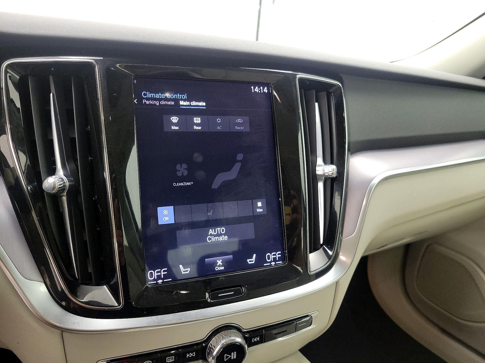 2020 Volvo S60 Momentum - Photo 17
