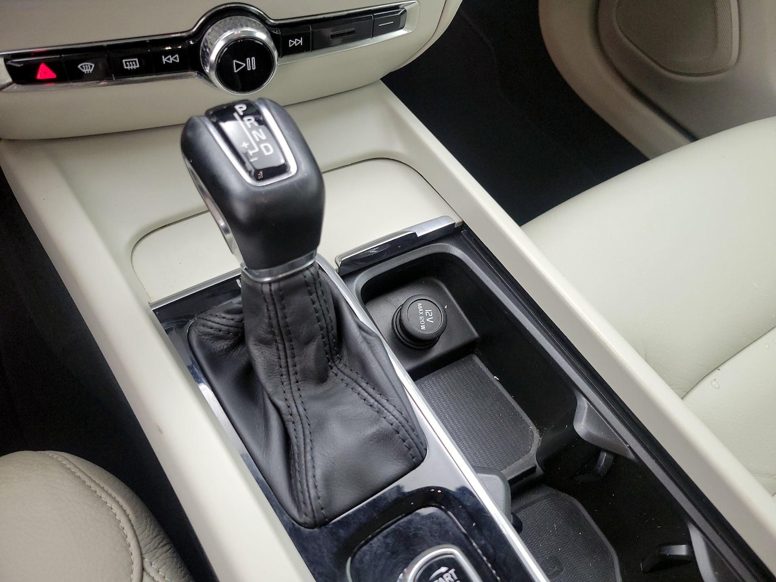 2020 Volvo S60 Momentum - Photo 18