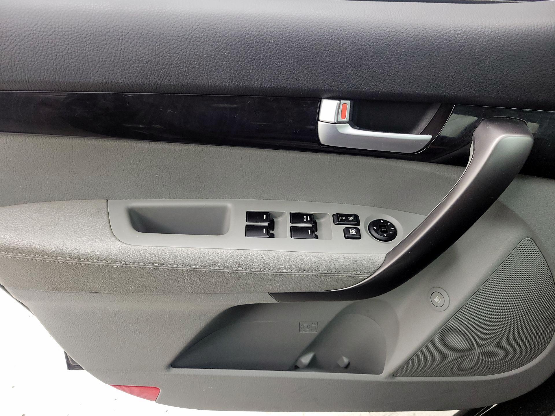 Thumbnail: 2015 Kia Sorento - 12