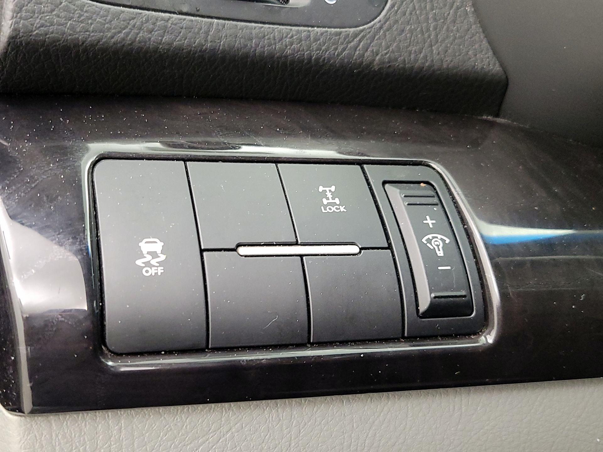 Thumbnail: 2015 Kia Sorento - 13