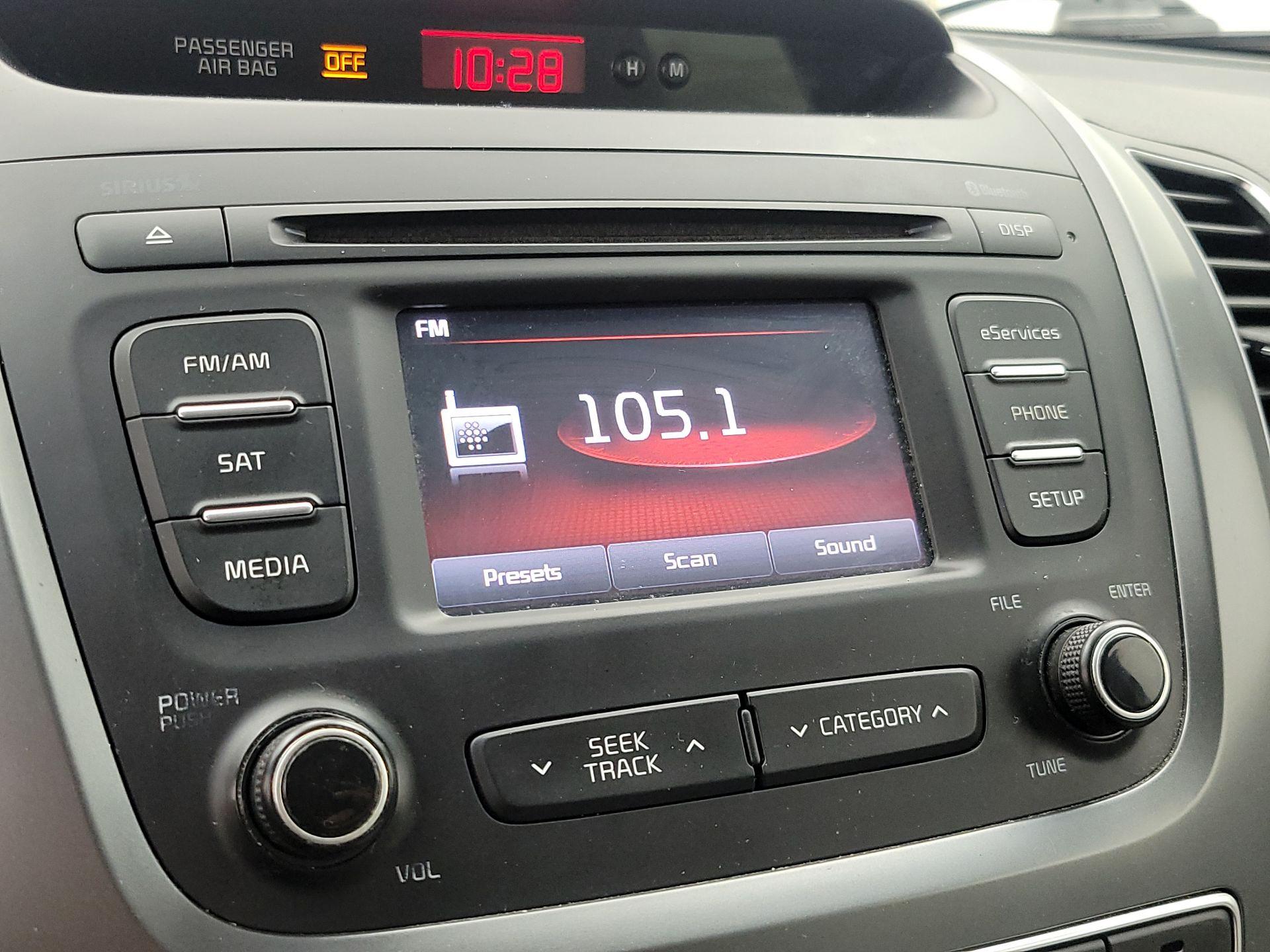Thumbnail: 2015 Kia Sorento - 15
