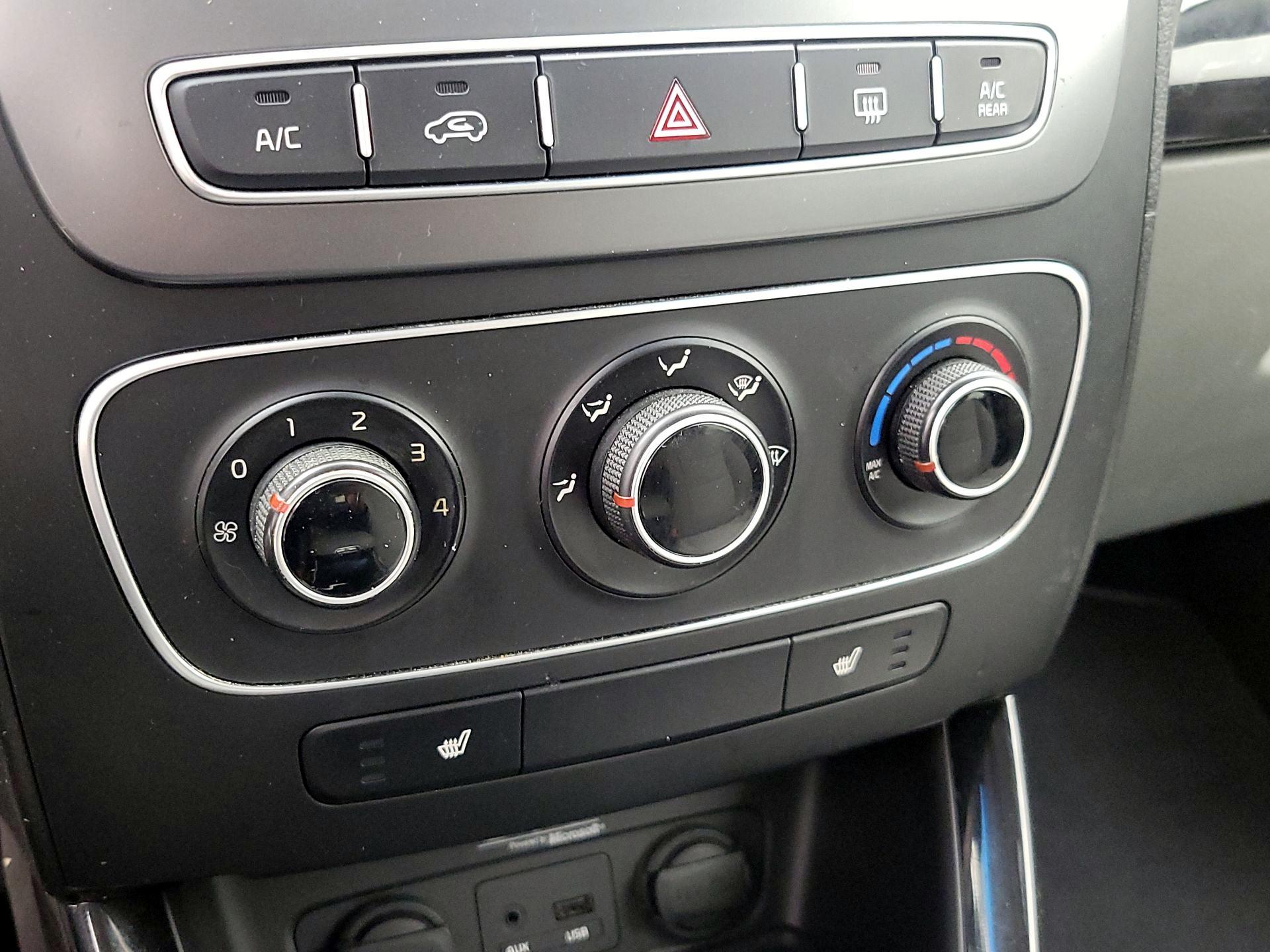 Thumbnail: 2015 Kia Sorento - 16