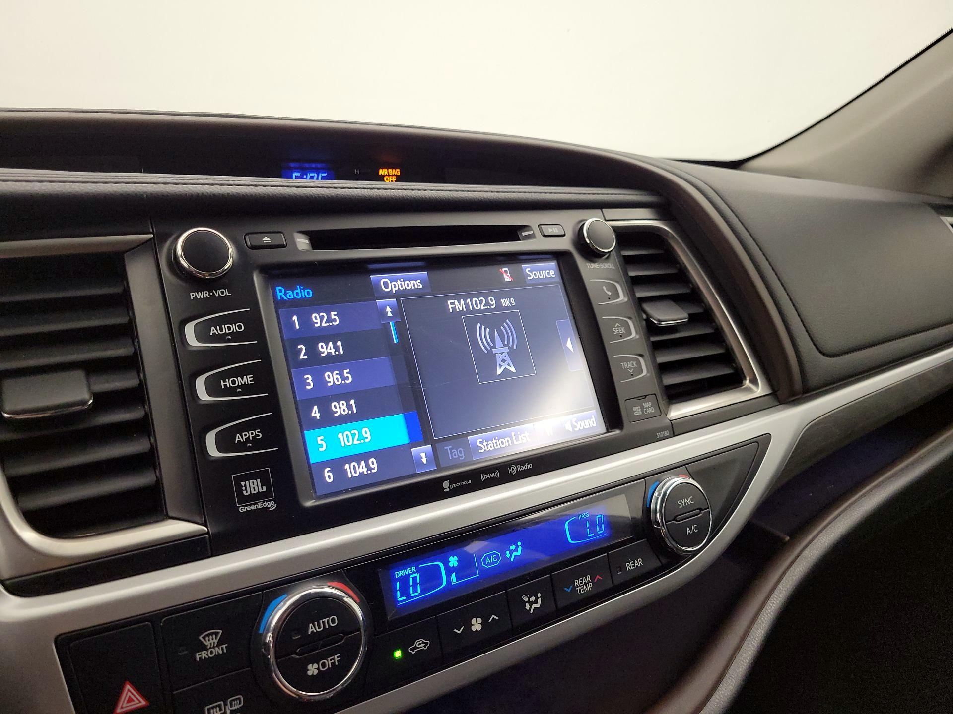Thumbnail: 2018 Toyota Highlander - 15