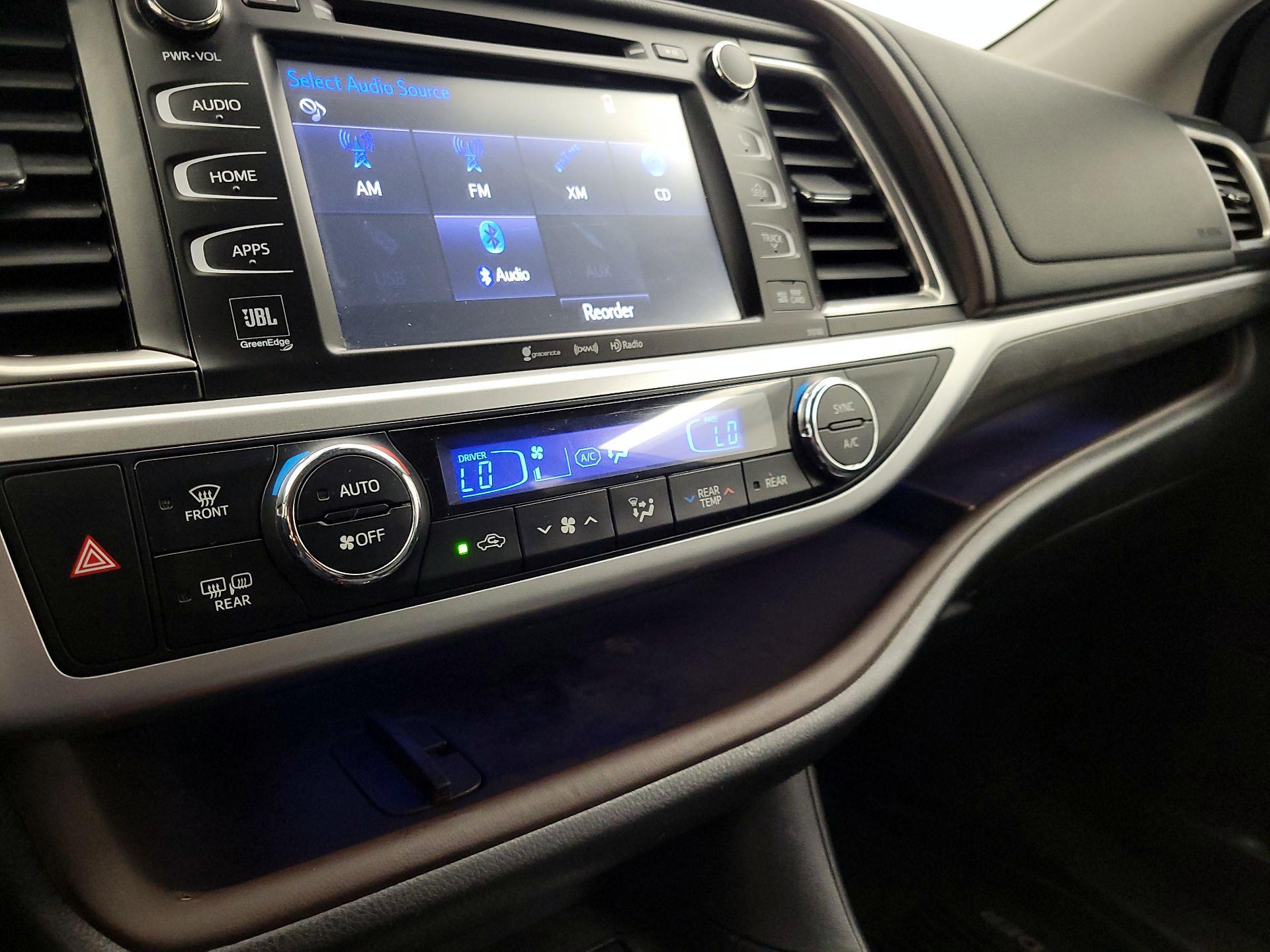 Thumbnail: 2018 Toyota Highlander - 16