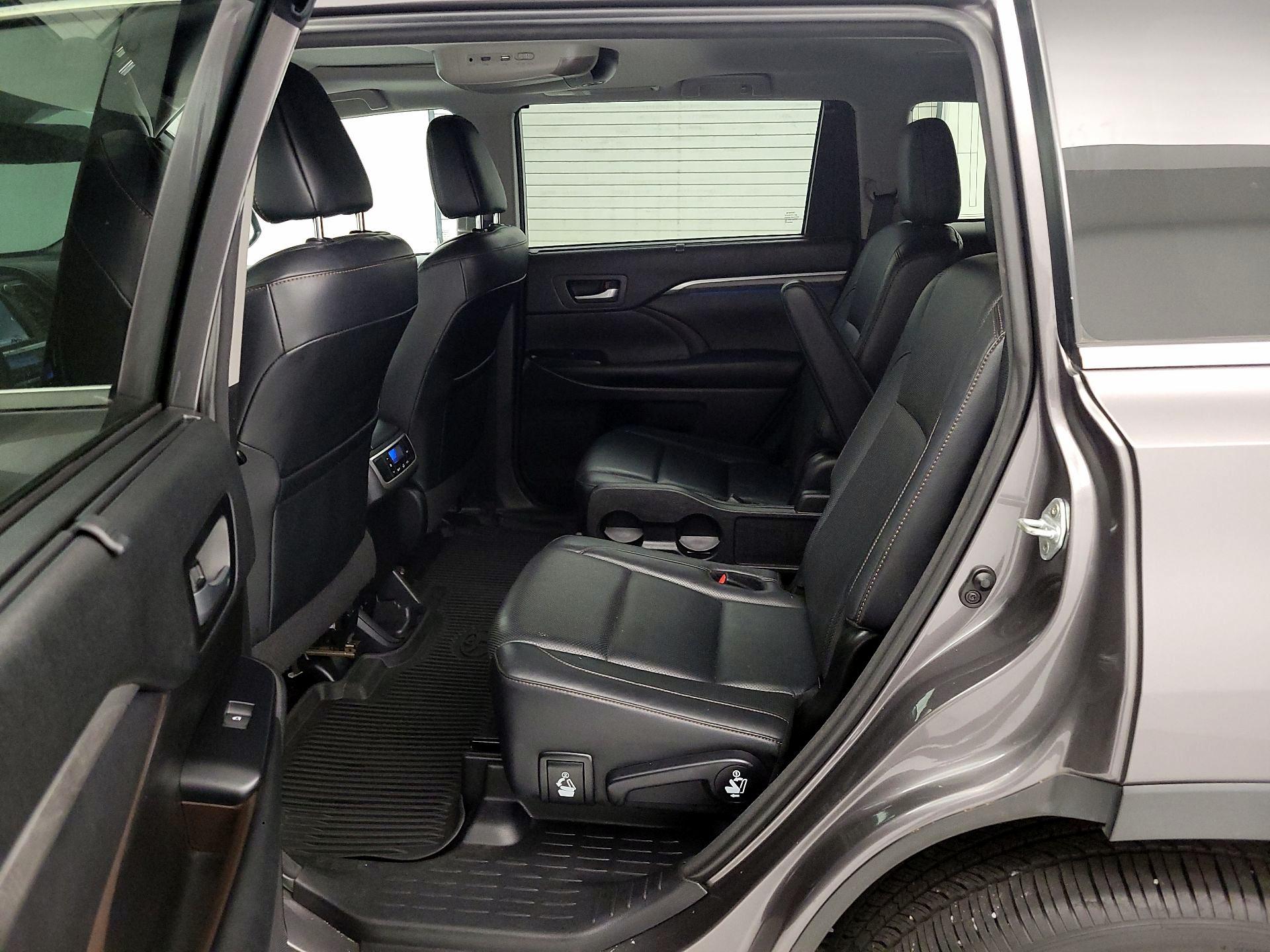 Thumbnail: 2018 Toyota Highlander - 20