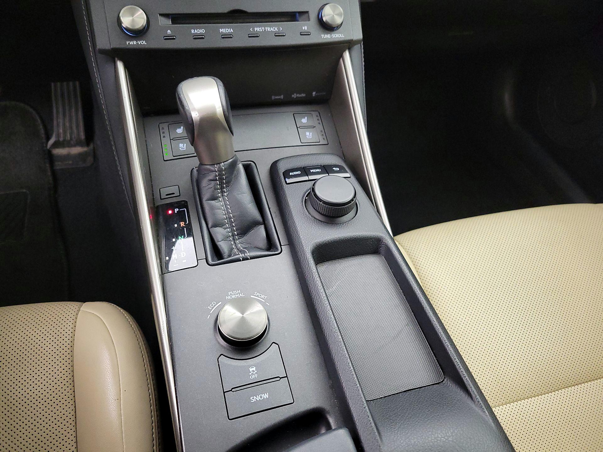 Thumbnail: 2016 Lexus IS - 17