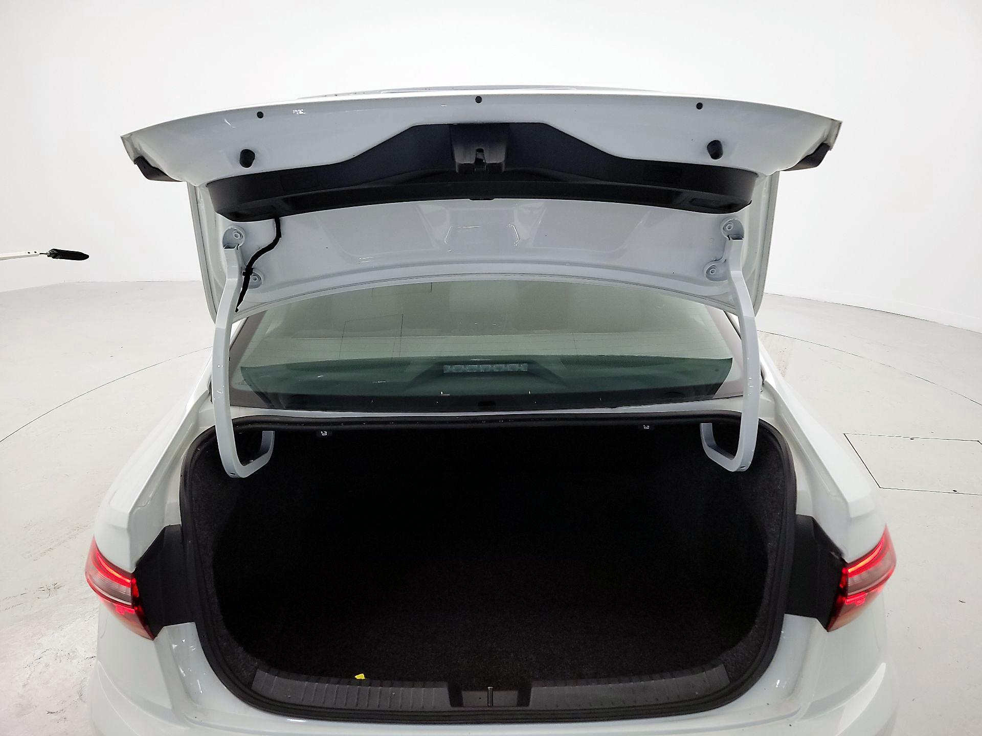 Thumbnail: 2019 Volkswagen Jetta - 19