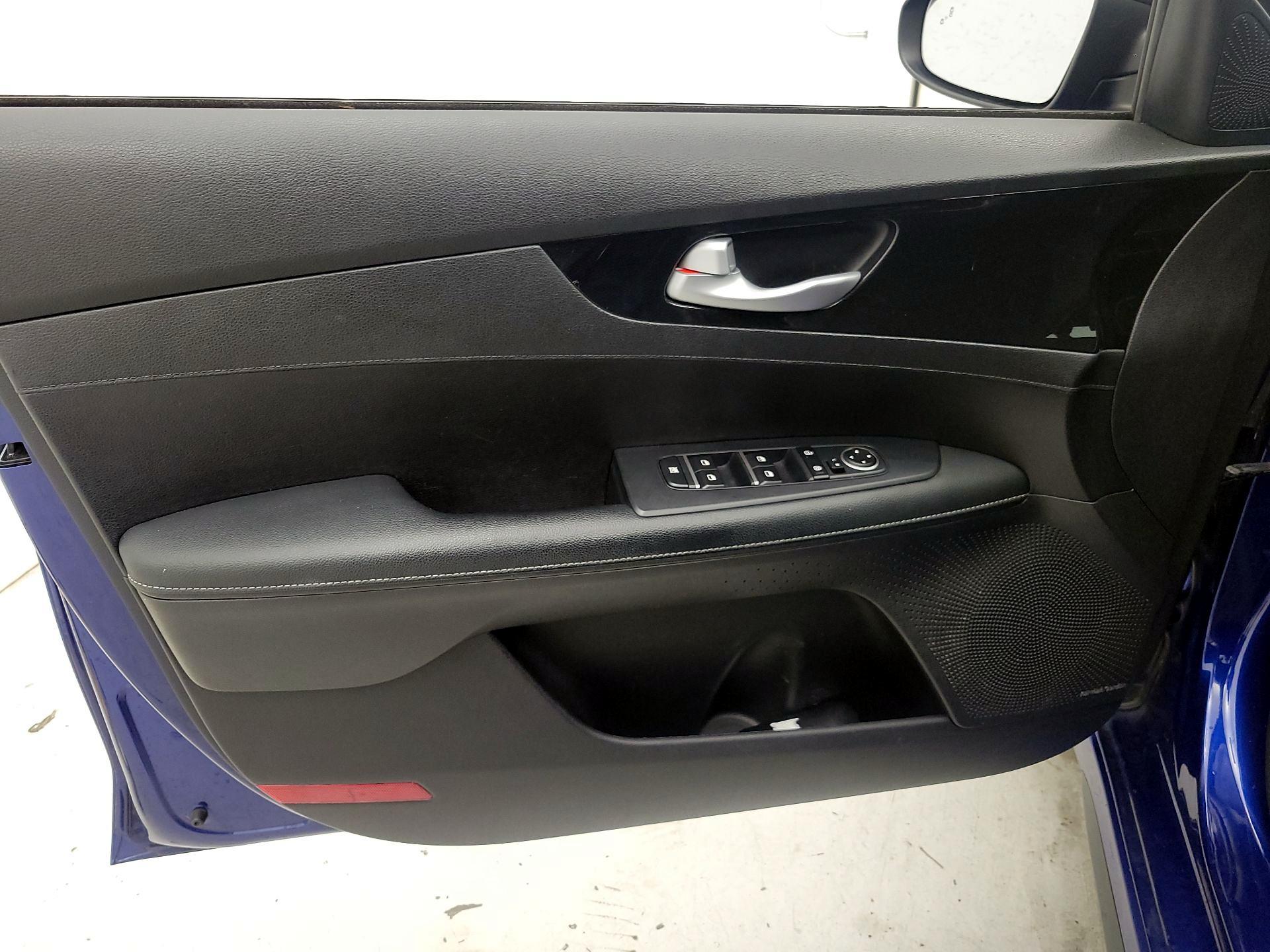 Thumbnail: 2021 Kia Forte - 12