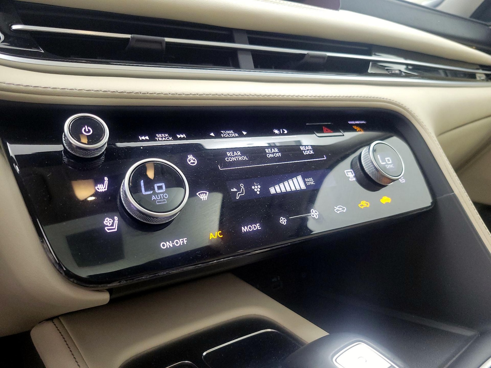 2023 INFINITI QX60 SENSORY - Photo 16
