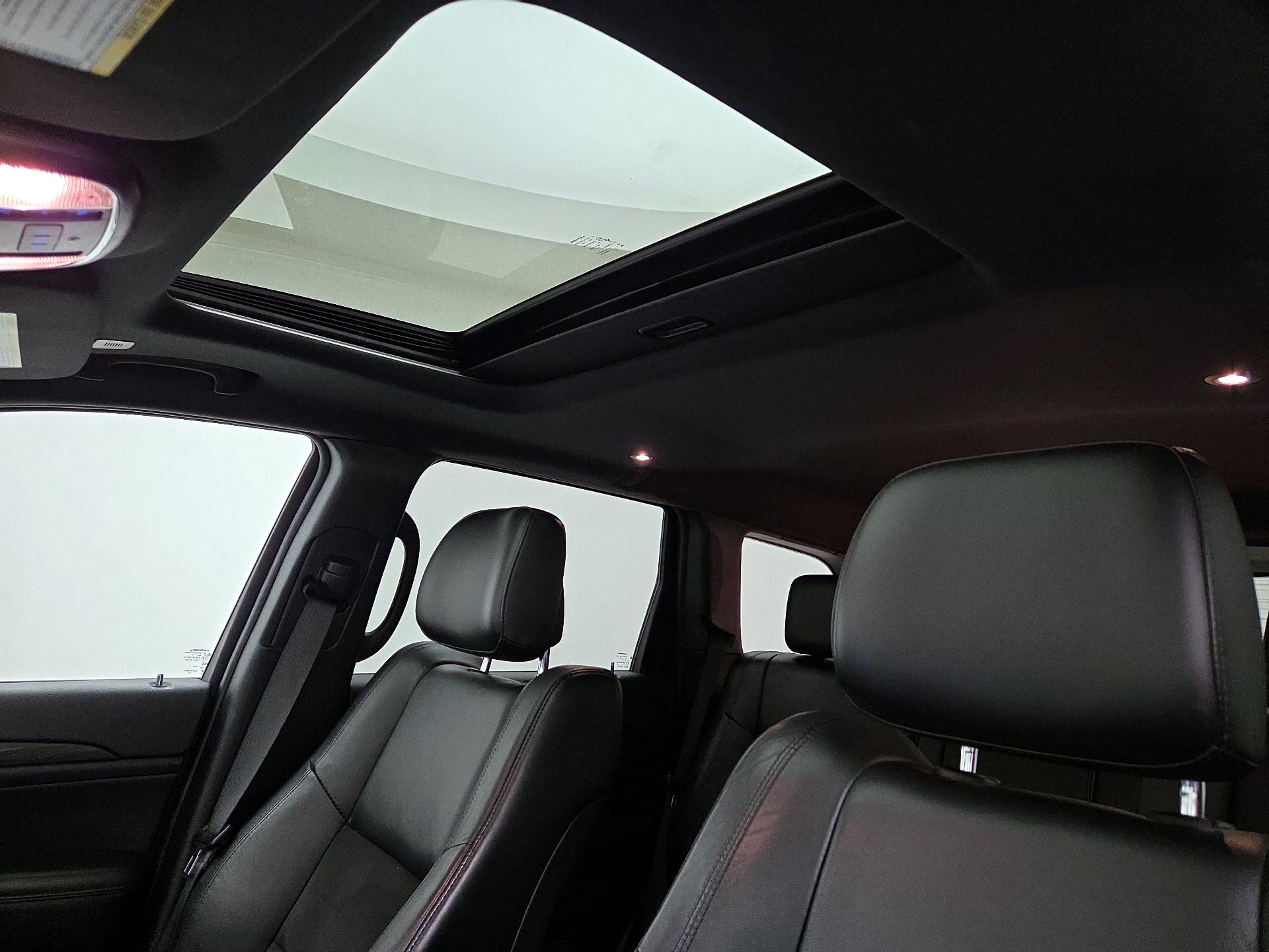 Thumbnail: 2020 Jeep Grand Cherokee - 20
