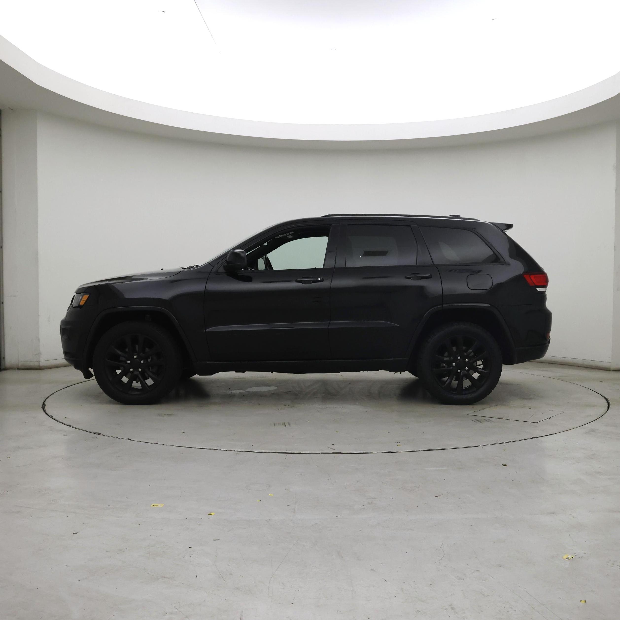 Thumbnail: 2020 Jeep Grand Cherokee - 3
