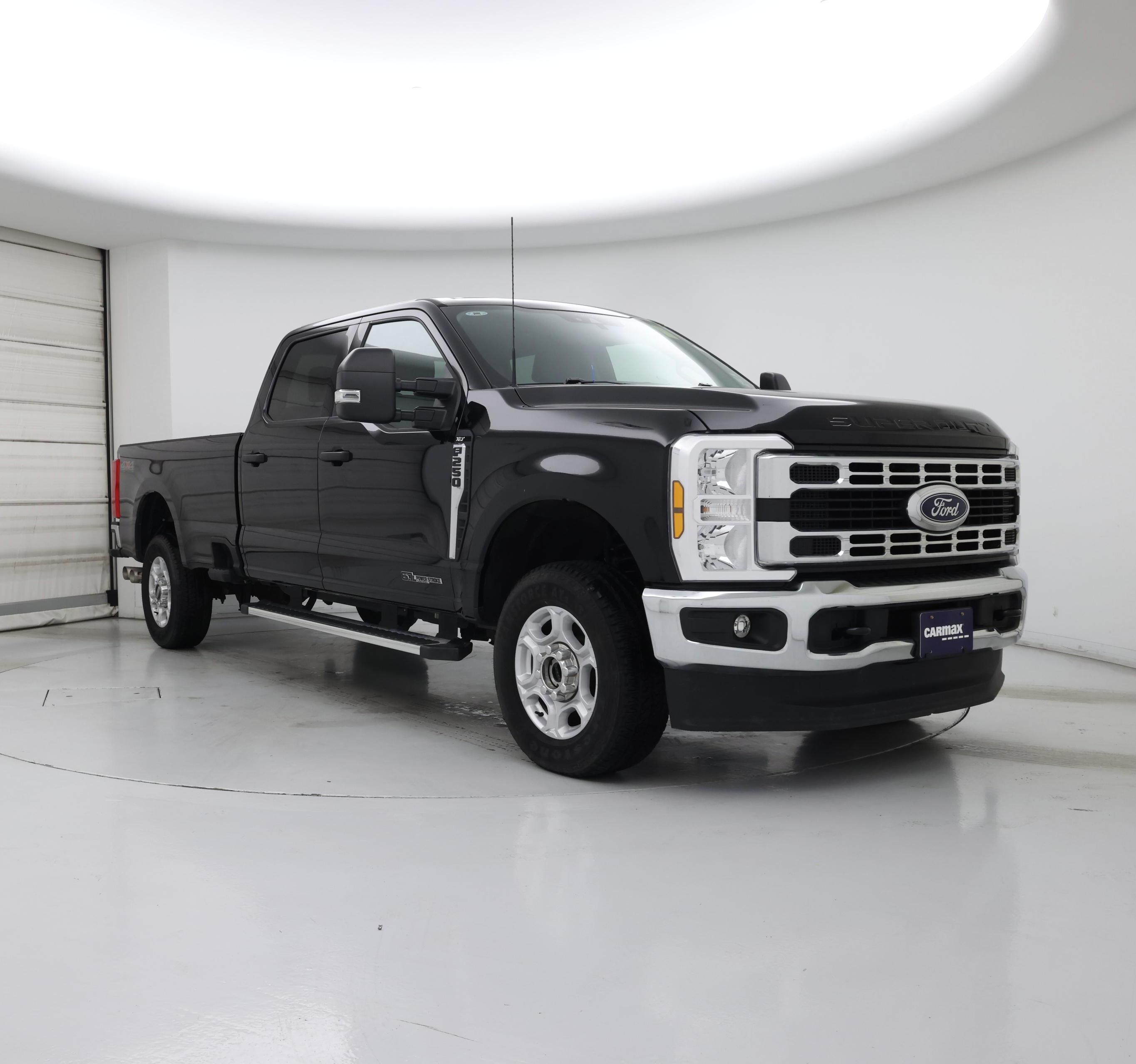 Black 2025 Ford F-250 Super Duty Pickup Truck Four-Wheel Drive Automatic