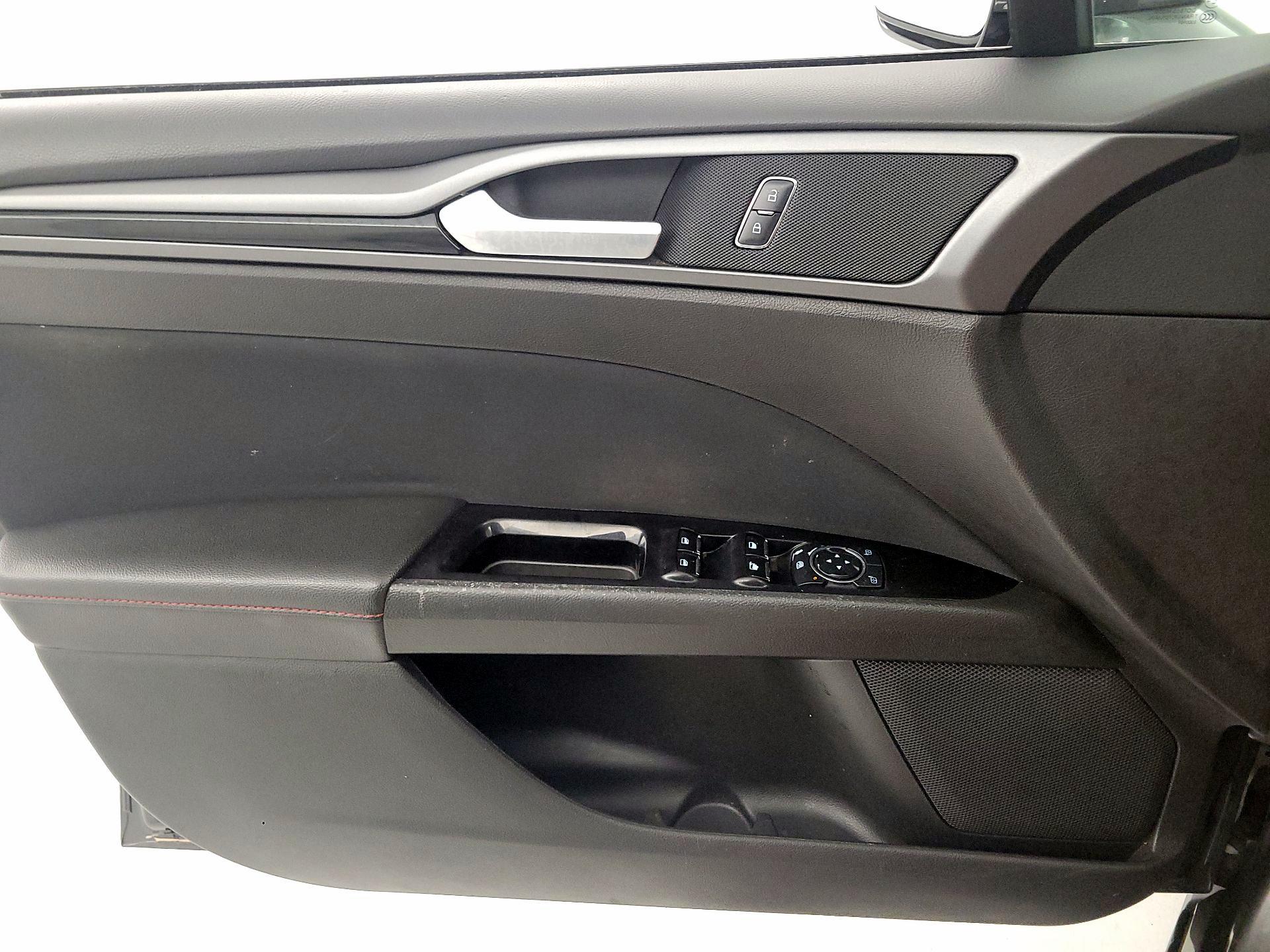 Thumbnail: 2016 Ford Fusion - 12