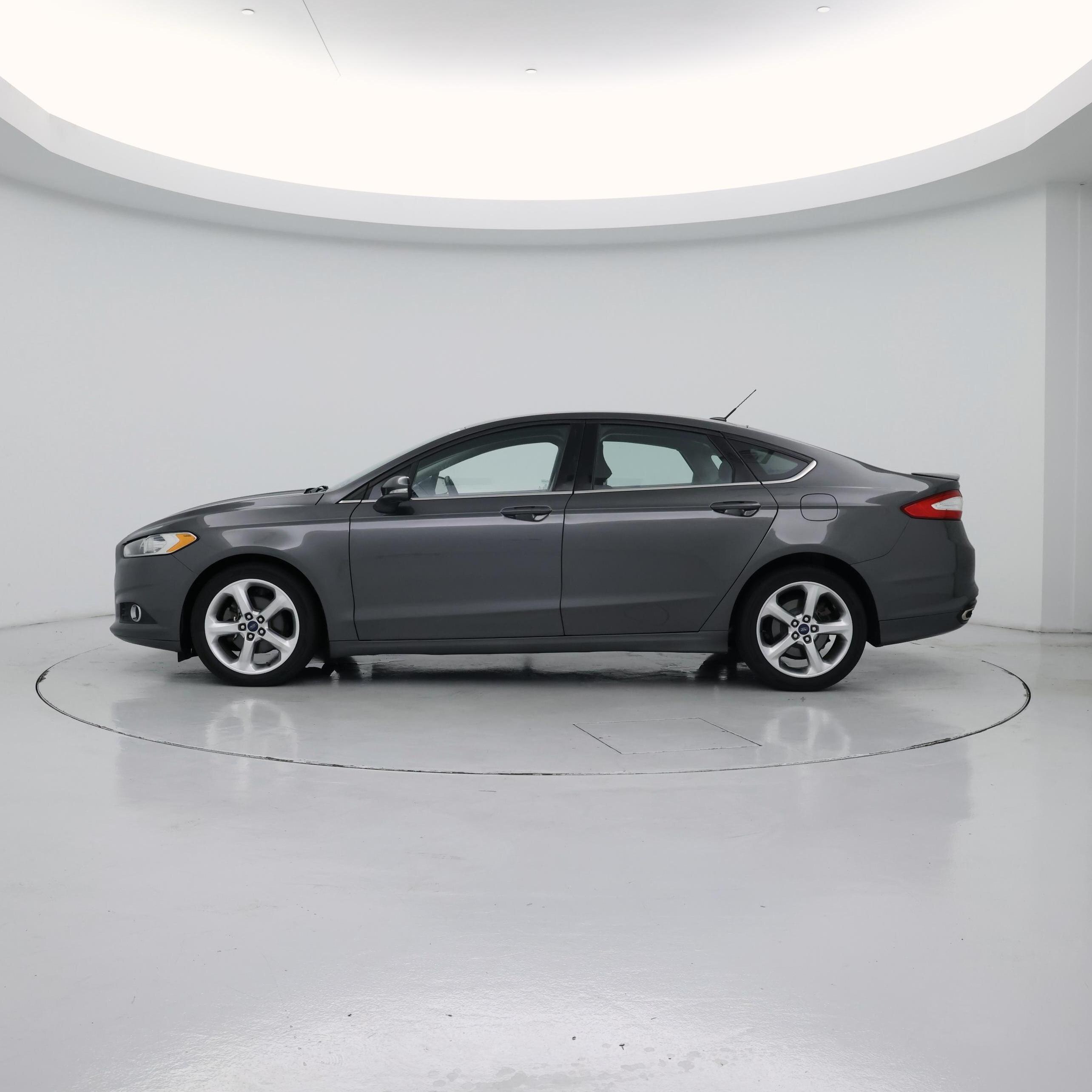 Thumbnail: 2016 Ford Fusion - 3
