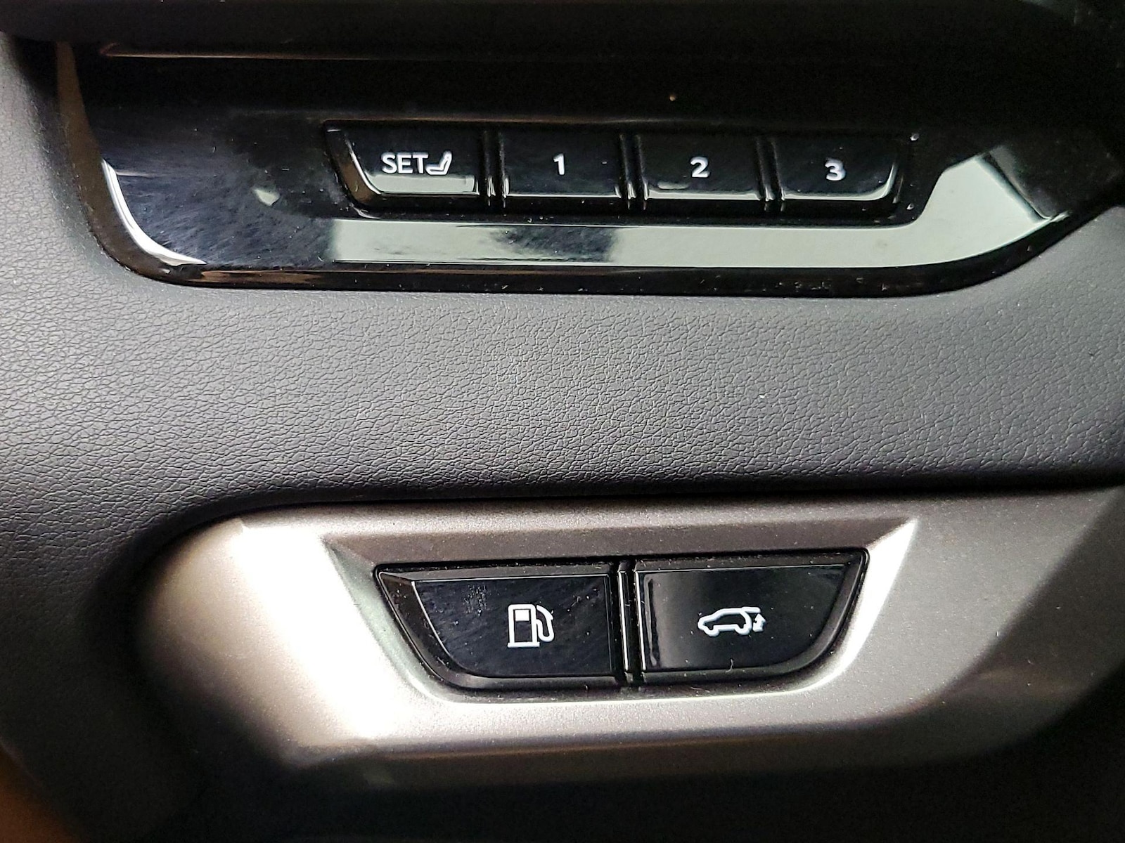 2025 Lexus RX 350 - Photo 14