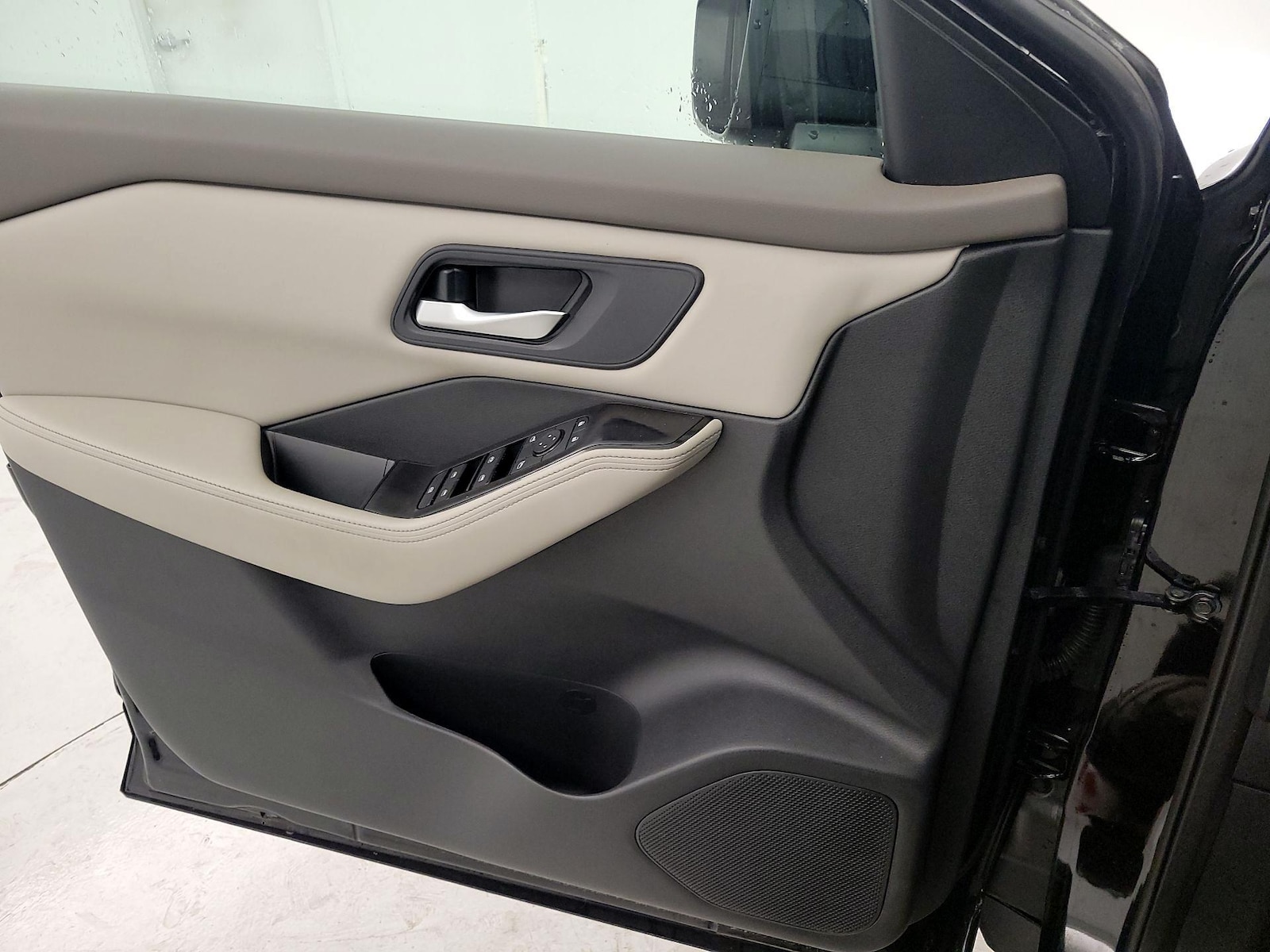 2025 Nissan Rogue SV - Photo 13