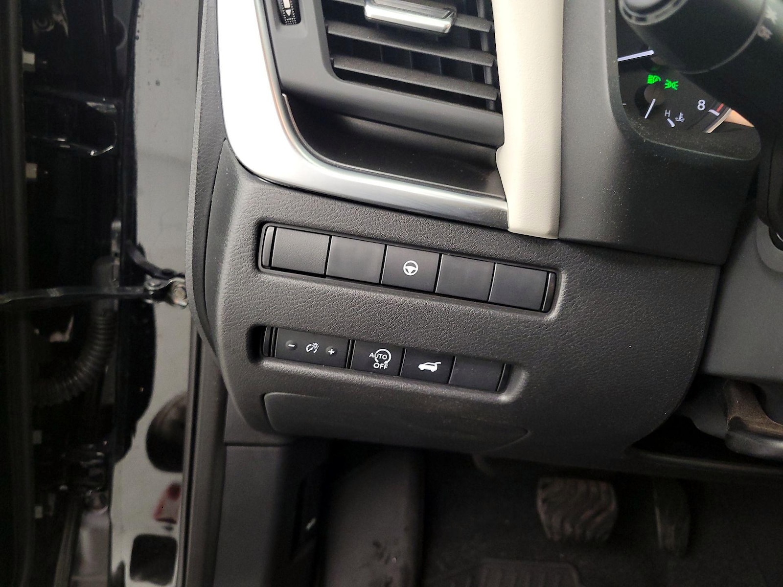 2025 Nissan Rogue SV - Photo 14