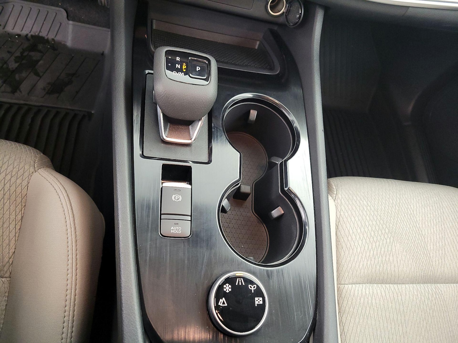 2025 Nissan Rogue SV - Photo 18