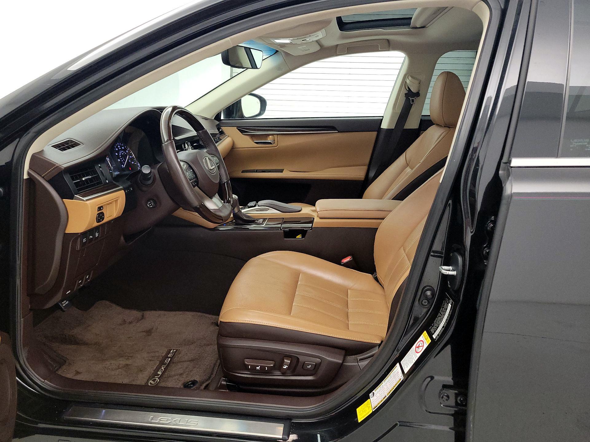 Thumbnail: 2016 Lexus ES - 11