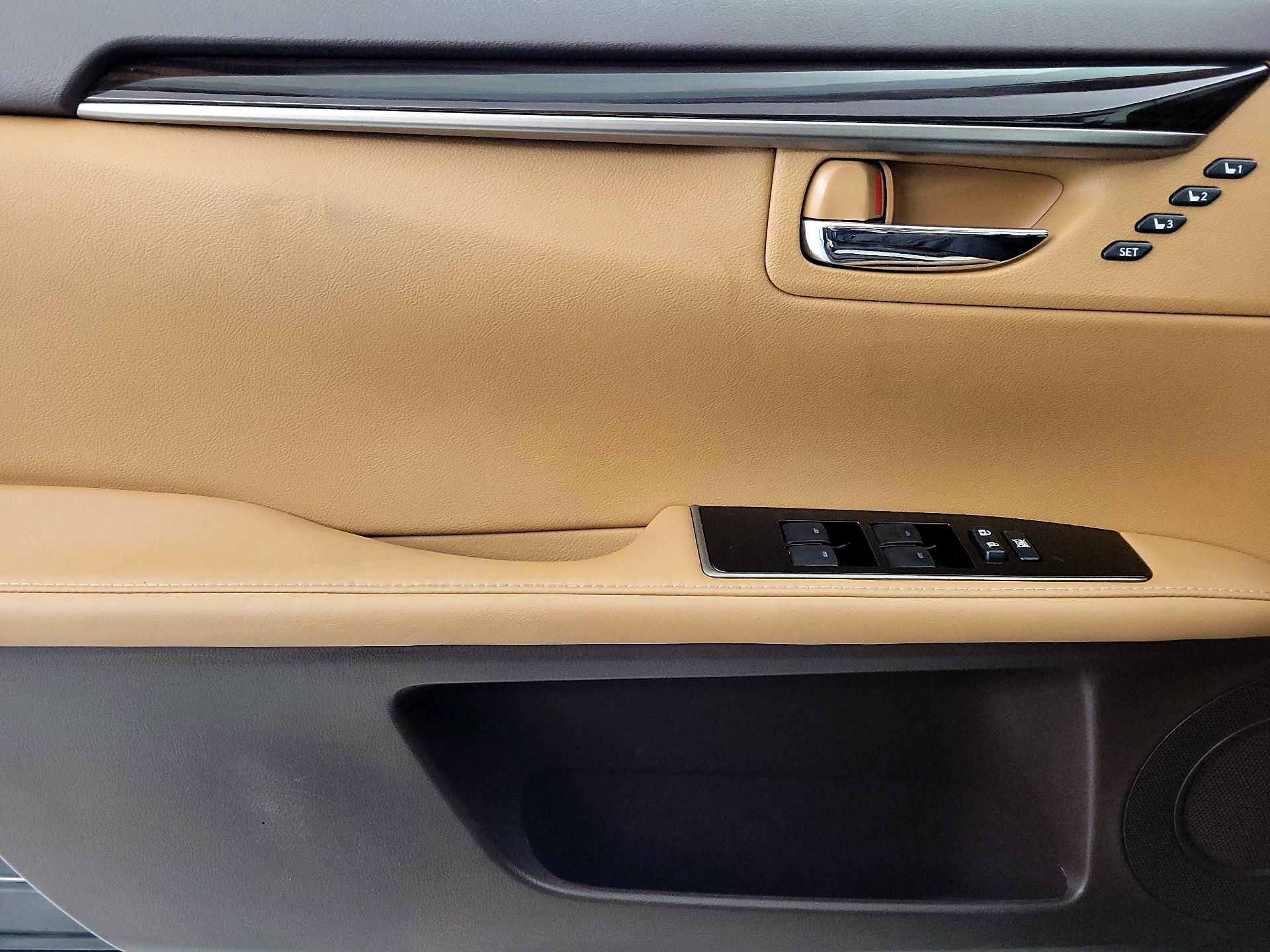 Thumbnail: 2016 Lexus ES - 12