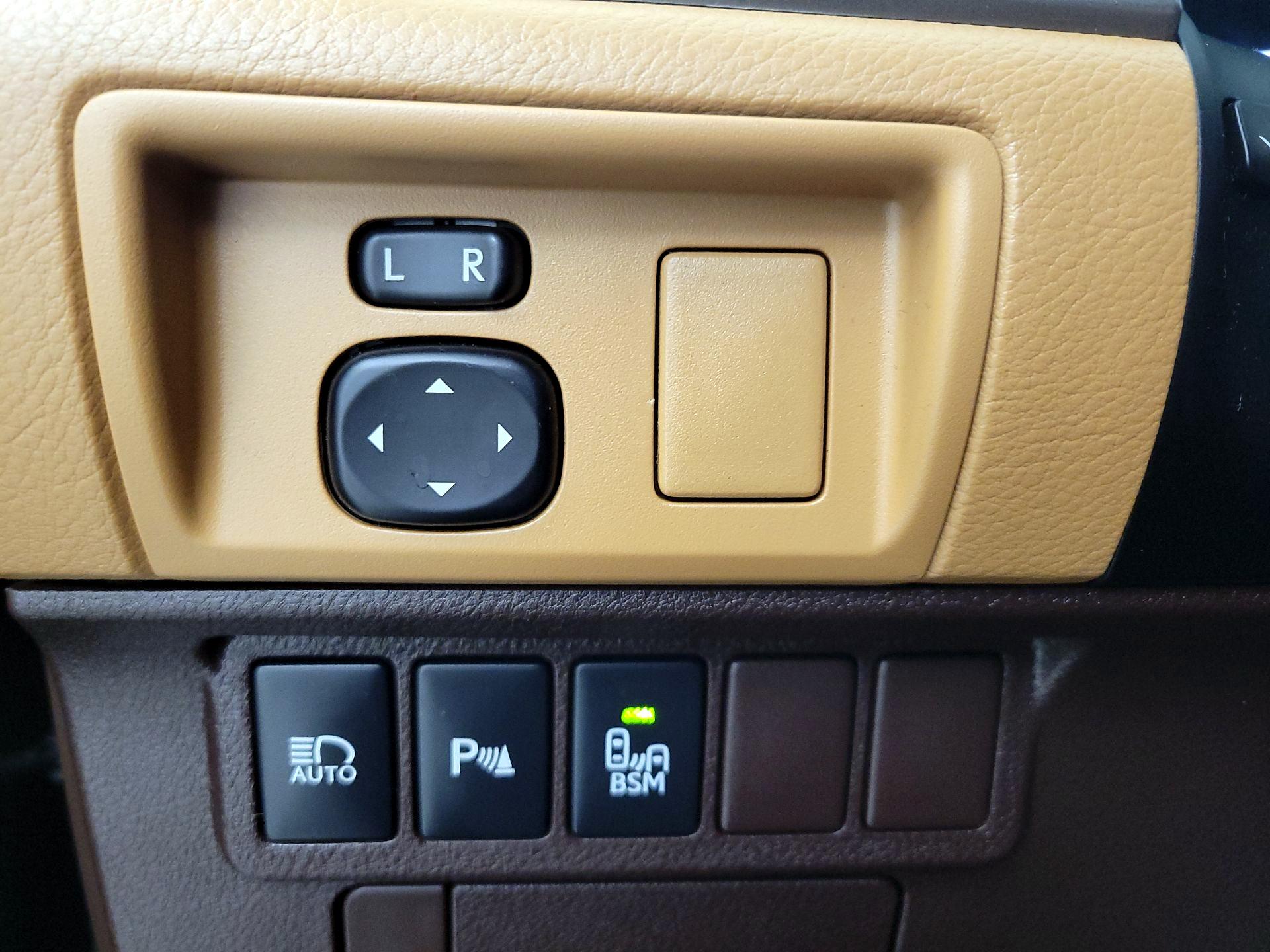 Thumbnail: 2016 Lexus ES - 13