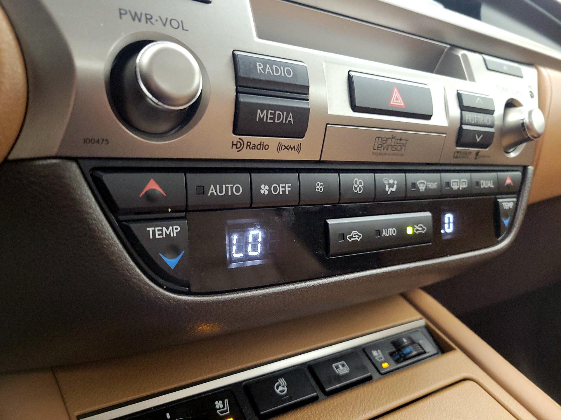 Thumbnail: 2016 Lexus ES - 17