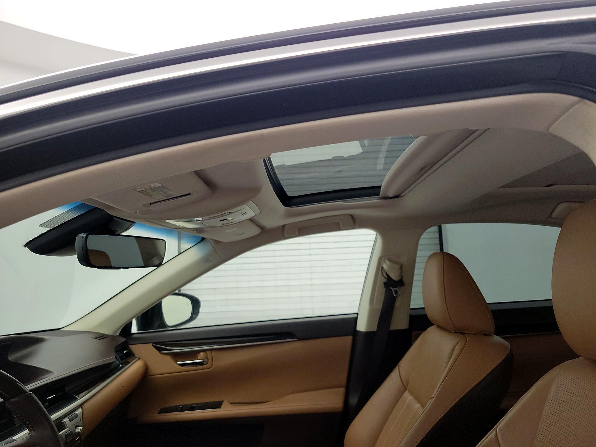 Thumbnail: 2016 Lexus ES - 19