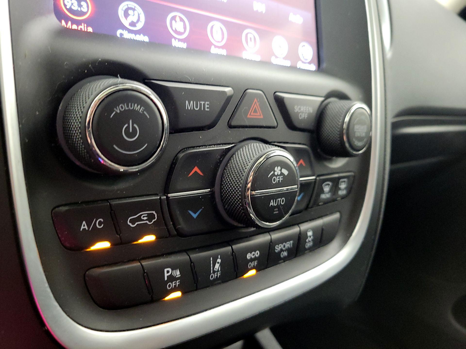 Thumbnail: 2019 Dodge Durango - 17
